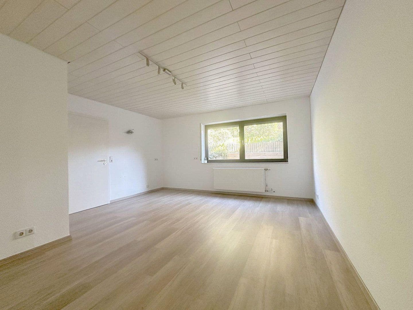 Pronájem bytu 1+1 36 m², Pliezhausen, Bádensko-Württembersko Pronájem bytu 1+1 36 m², Pliezhausen, Bádensko-Württembersko