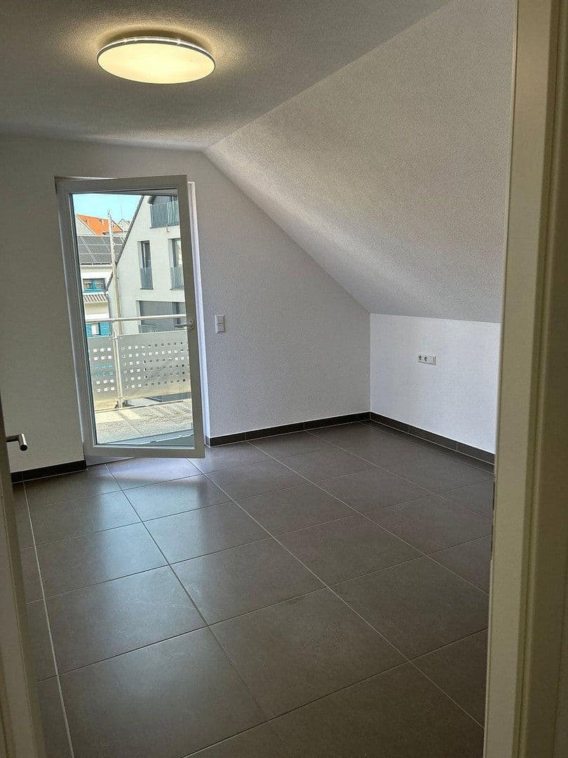 Pronájem bytu 3+1 85 m², Sindelfingen, Bádensko-Württembersko Pronájem bytu 3+1 85 m², Sindelfingen, Bádensko-Württembersko