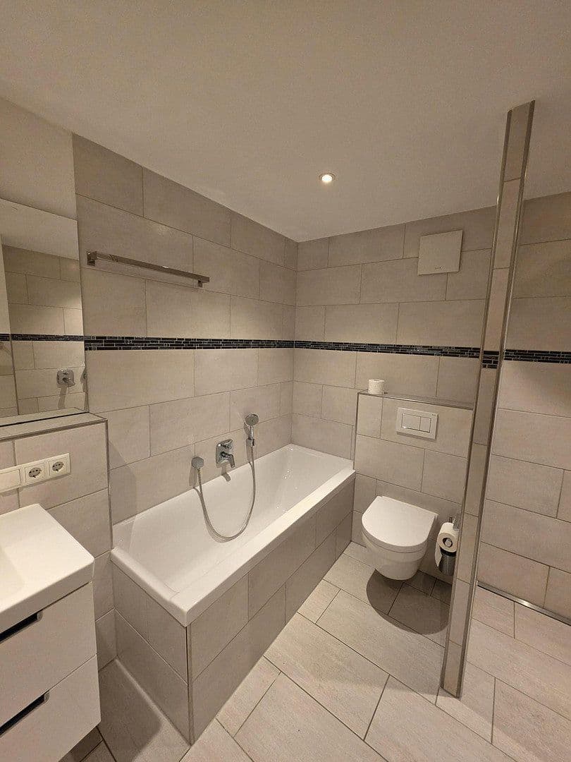 Pronájem bytu 2+1 61 m², Henschelring 3, Kirchheim b. München, Bavorsko Pronájem bytu 2+1 61 m², Henschelring 3, Kirchheim b. München, Bavorsko