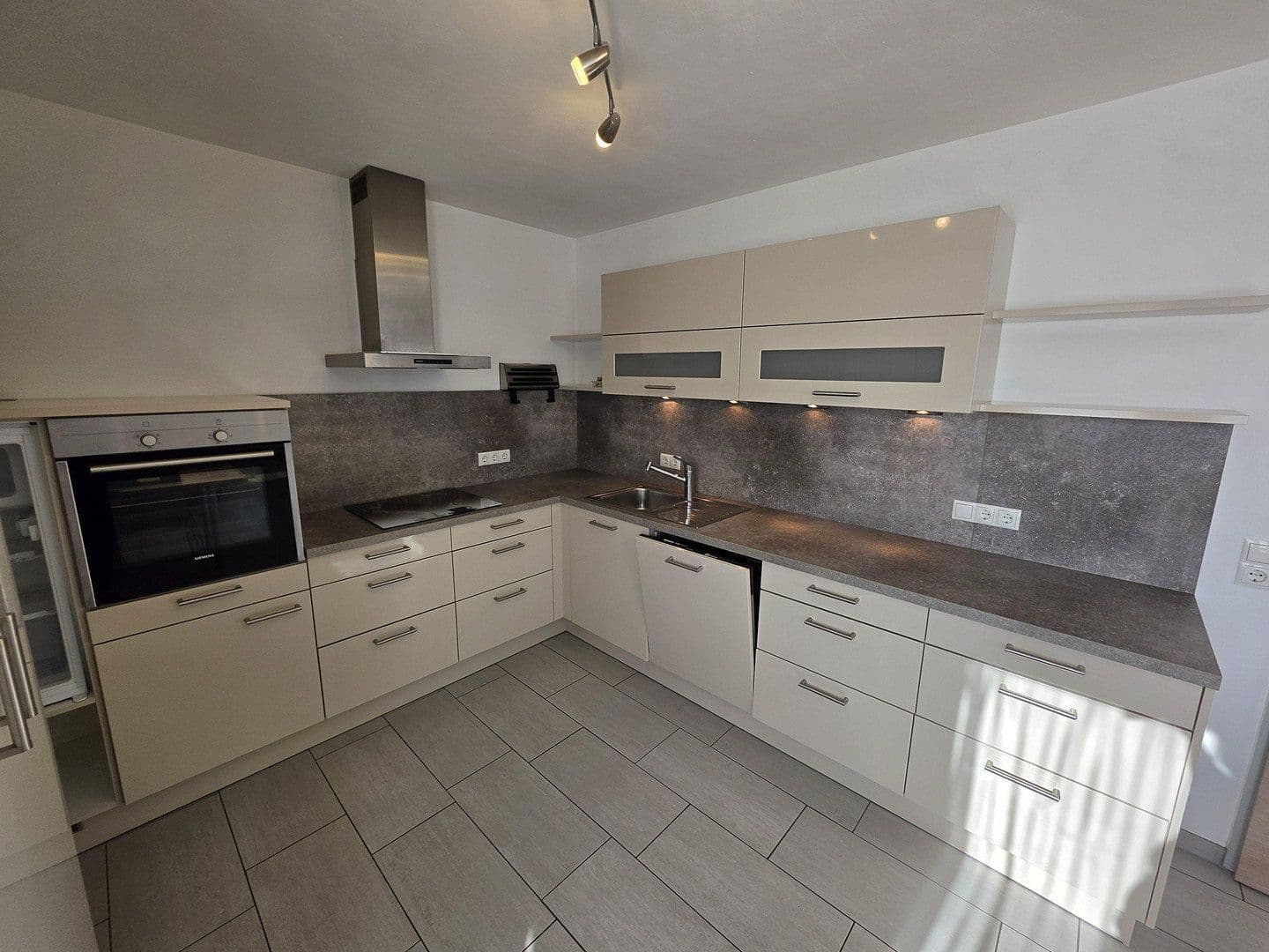 Pronájem bytu 2+1 61 m², Henschelring 3, Kirchheim b. München, Bavorsko Pronájem bytu 2+1 61 m², Henschelring 3, Kirchheim b. München, Bavorsko