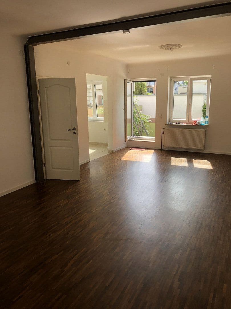 Pronájem domu 140 m², pozemek 200 m², Fellbach, Bádensko-Württembersko Pronájem domu 140 m², pozemek 200 m², Fellbach, Bádensko-Württembersko