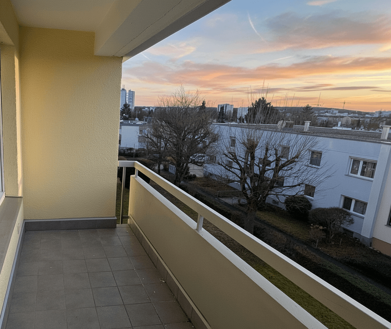 Pronájem bytu 3+1 79 m², Mühlhaldenstraße, Stuttgart, Bádensko-Württembersko Pronájem bytu 3+1 79 m², Mühlhaldenstraße, Stuttgart, Bádensko-Württembersko