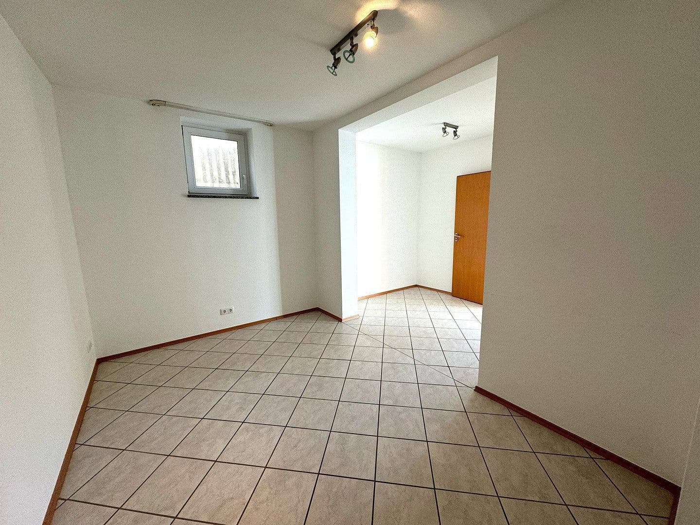 Pronájem bytu 2+1 56 m², Kalkstr. 28, Trierweiler, Porýní-Falc Pronájem bytu 2+1 56 m², Kalkstr. 28, Trierweiler, Porýní-Falc