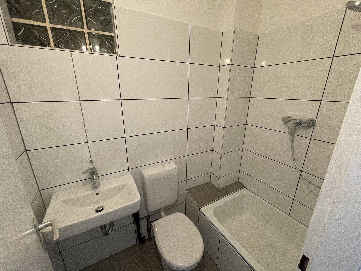 Pronájem bytu 2+1 47 m², Mainkurstraße 32, Frankfurt, Hessen Pronájem bytu 2+1 47 m², Mainkurstraße 32, Frankfurt, Hessen