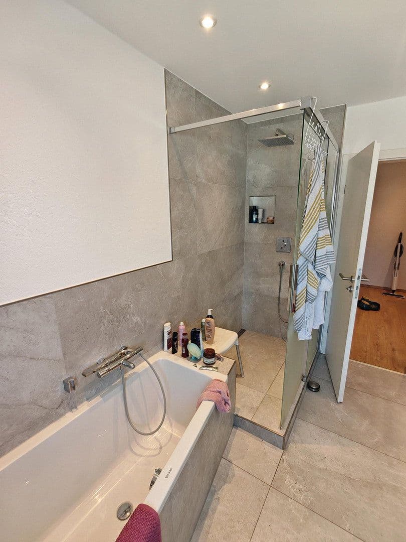 Pronájem bytu 4+kk 135 m², Heinrich-Weber-Str. 37, Heppenheim, Hessen Pronájem bytu 4+kk 135 m², Heinrich-Weber-Str. 37, Heppenheim, Hessen