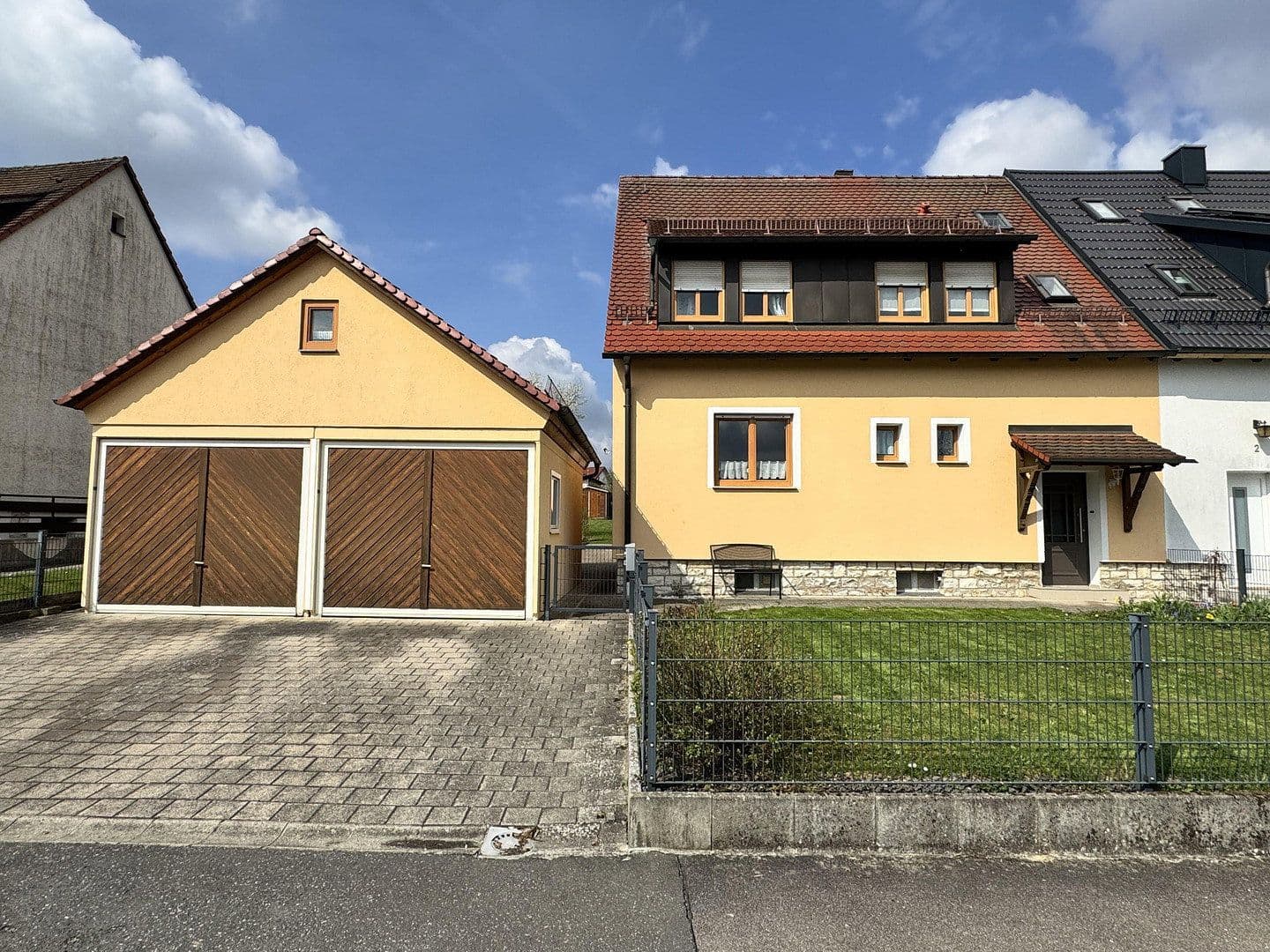 Prodej domu 131 m², pozemek 672 m², Neukirchen bei Sulzbach-Rosenberg, Bavorsko Prodej domu 131 m², pozemek 672 m², Neukirchen bei Sulzbach-Rosenberg, Bavorsko