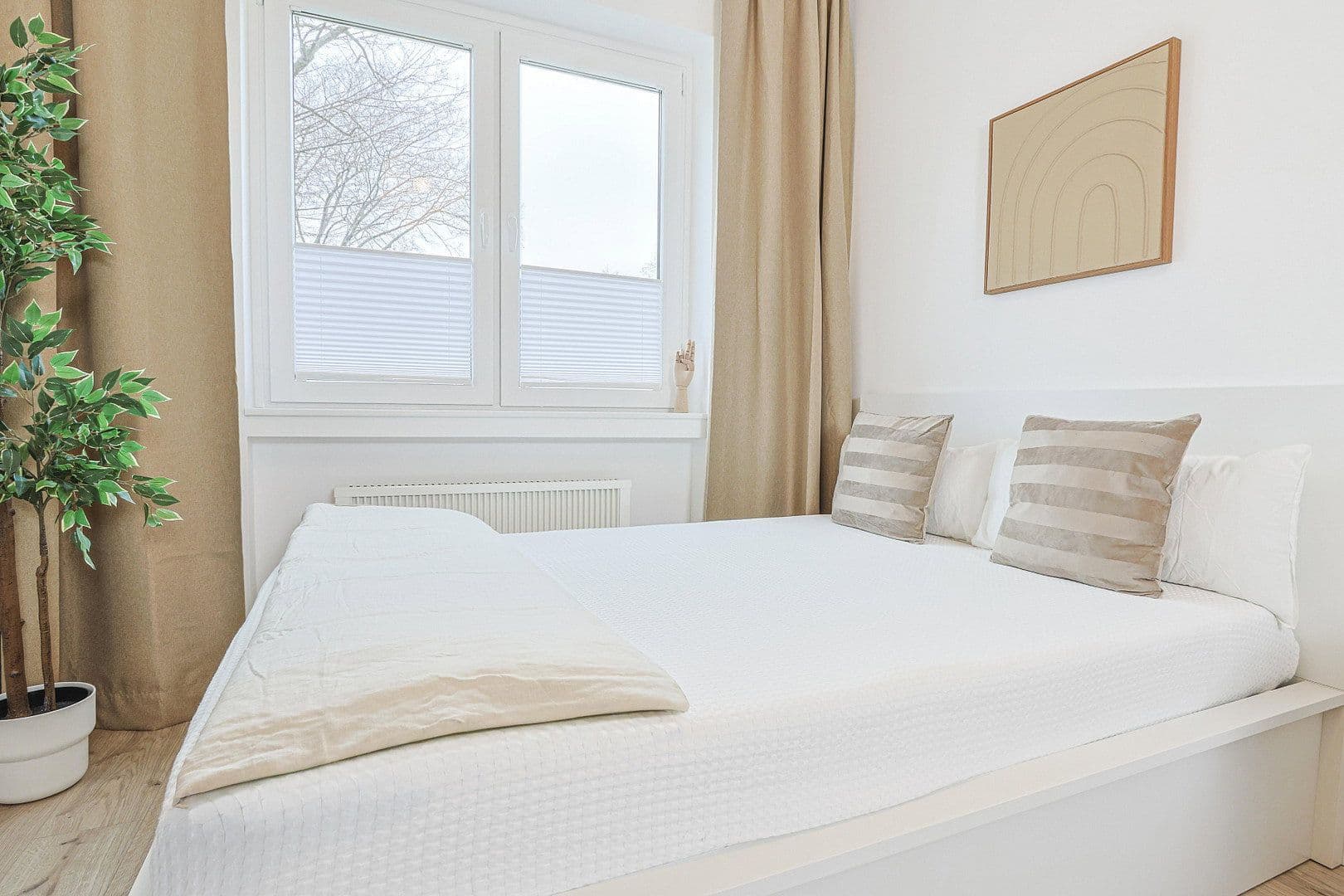 Pronájem bytu 1+1 20 m², Sonnenstr. 36a, Düsseldorf, Severní Porýní-Vestfálsko Pronájem bytu 1+1 20 m², Sonnenstr. 36a, Düsseldorf, Severní Porýní-Vestfálsko