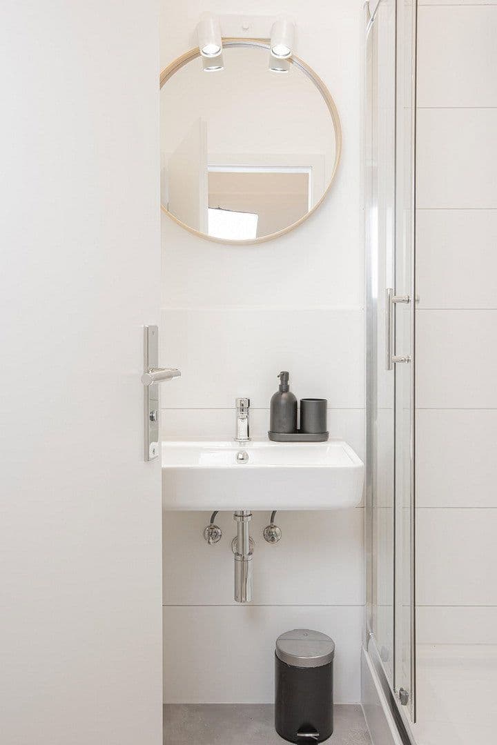 Pronájem bytu 1+1 20 m², Sonnenstr. 36a, Düsseldorf, Severní Porýní-Vestfálsko Pronájem bytu 1+1 20 m², Sonnenstr. 36a, Düsseldorf, Severní Porýní-Vestfálsko