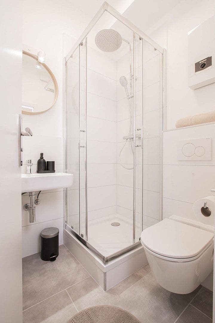 Pronájem bytu 1+1 20 m², Sonnenstr. 36a, Düsseldorf, Severní Porýní-Vestfálsko Pronájem bytu 1+1 20 m², Sonnenstr. 36a, Düsseldorf, Severní Porýní-Vestfálsko