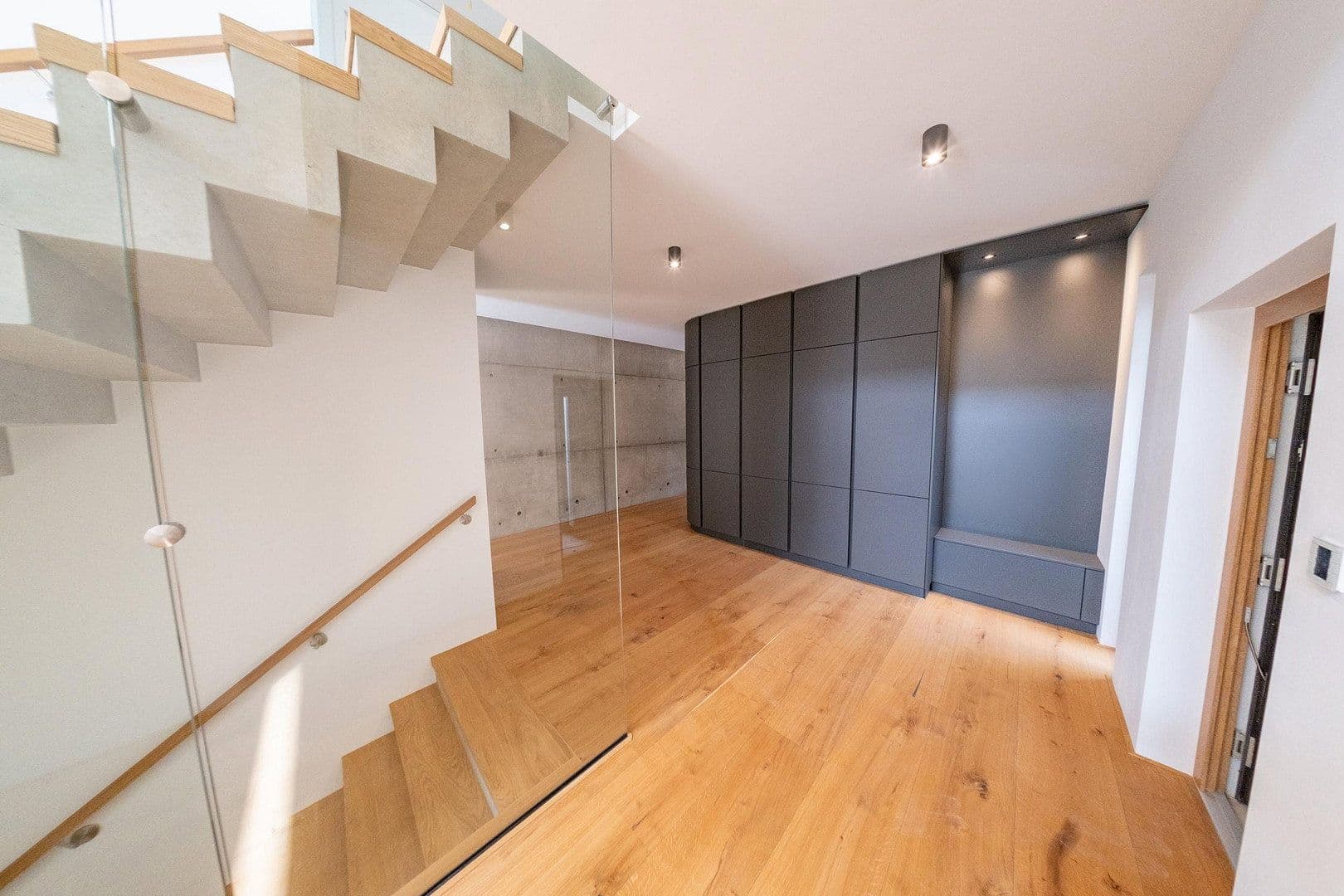 Prodej domu 260 m², pozemek 1.080 m², Karlsruhe, Bádensko-Württembersko Prodej domu 260 m², pozemek 1.080 m², Karlsruhe, Bádensko-Württembersko