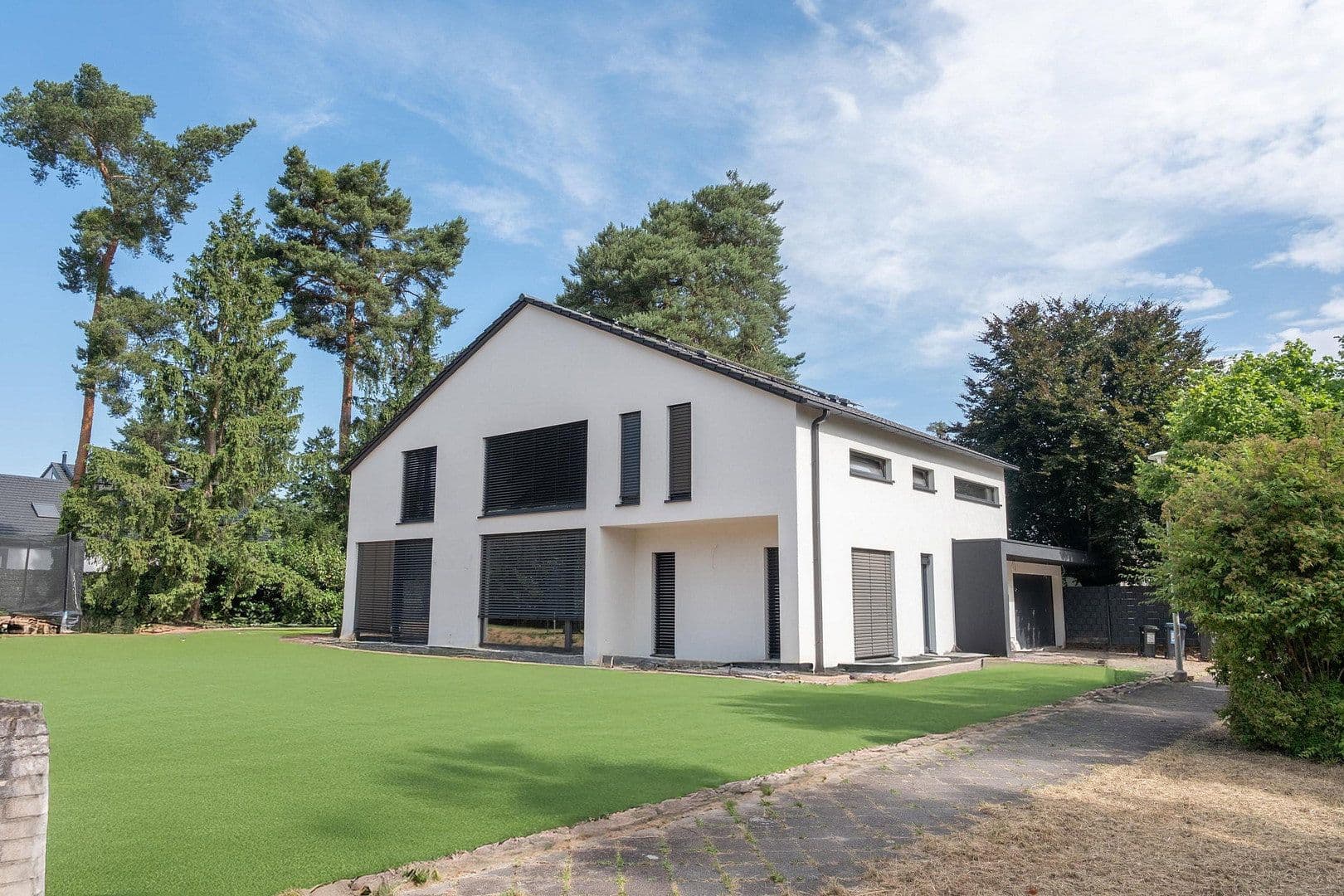 Prodej domu 260 m², pozemek 1.080 m², Karlsruhe, Bádensko-Württembersko Prodej domu 260 m², pozemek 1.080 m², Karlsruhe, Bádensko-Württembersko