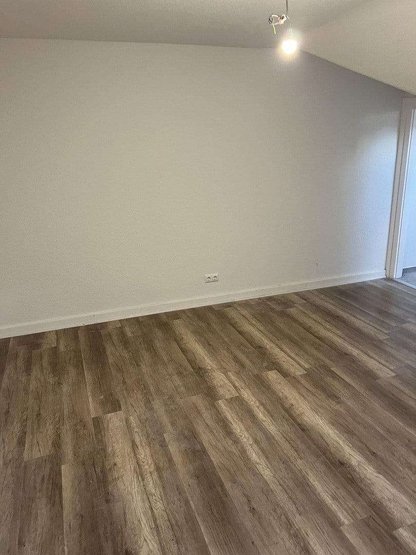 Pronájem bytu 2+1 38 m², Rauenthaler Straße 7, Wiesbaden, Hessen Pronájem bytu 2+1 38 m², Rauenthaler Straße 7, Wiesbaden, Hessen