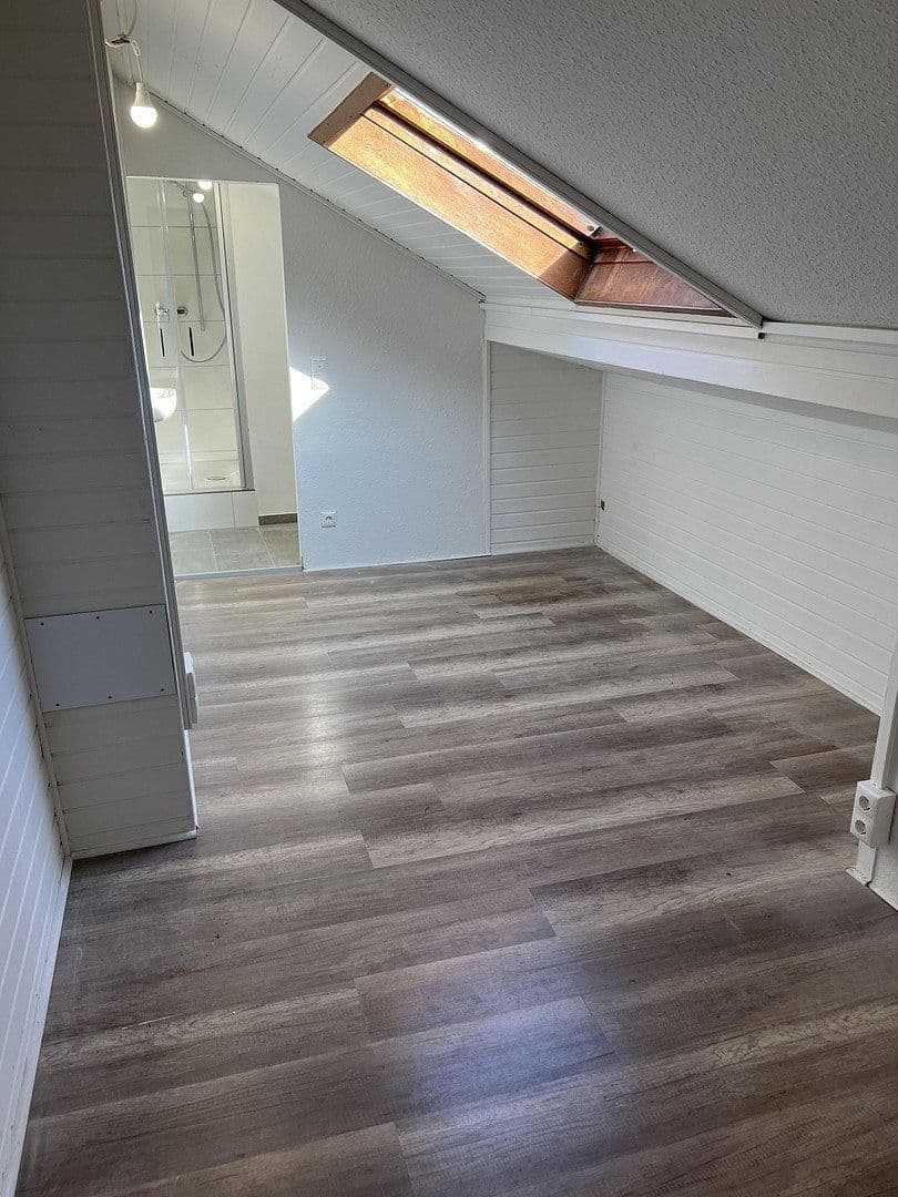 Pronájem bytu 2+1 38 m², Rauenthaler Straße 7, Wiesbaden, Hessen Pronájem bytu 2+1 38 m², Rauenthaler Straße 7, Wiesbaden, Hessen