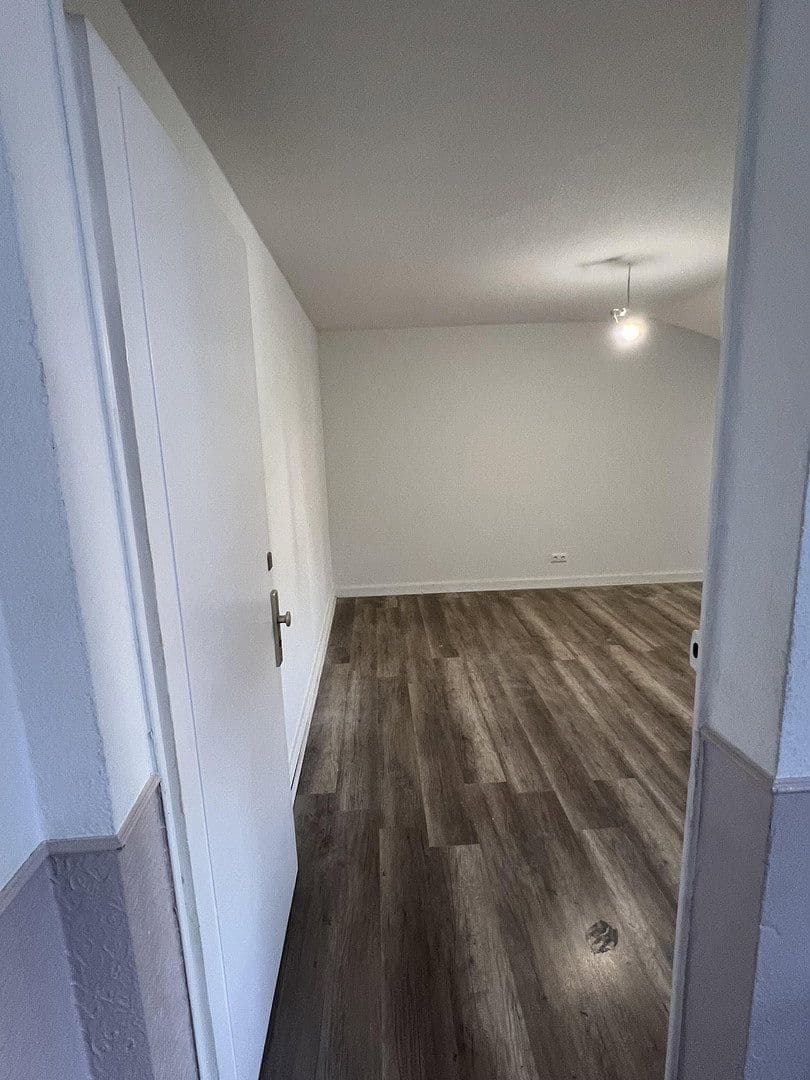 Pronájem bytu 2+1 38 m², Rauenthaler Straße 7, Wiesbaden, Hessen Pronájem bytu 2+1 38 m², Rauenthaler Straße 7, Wiesbaden, Hessen