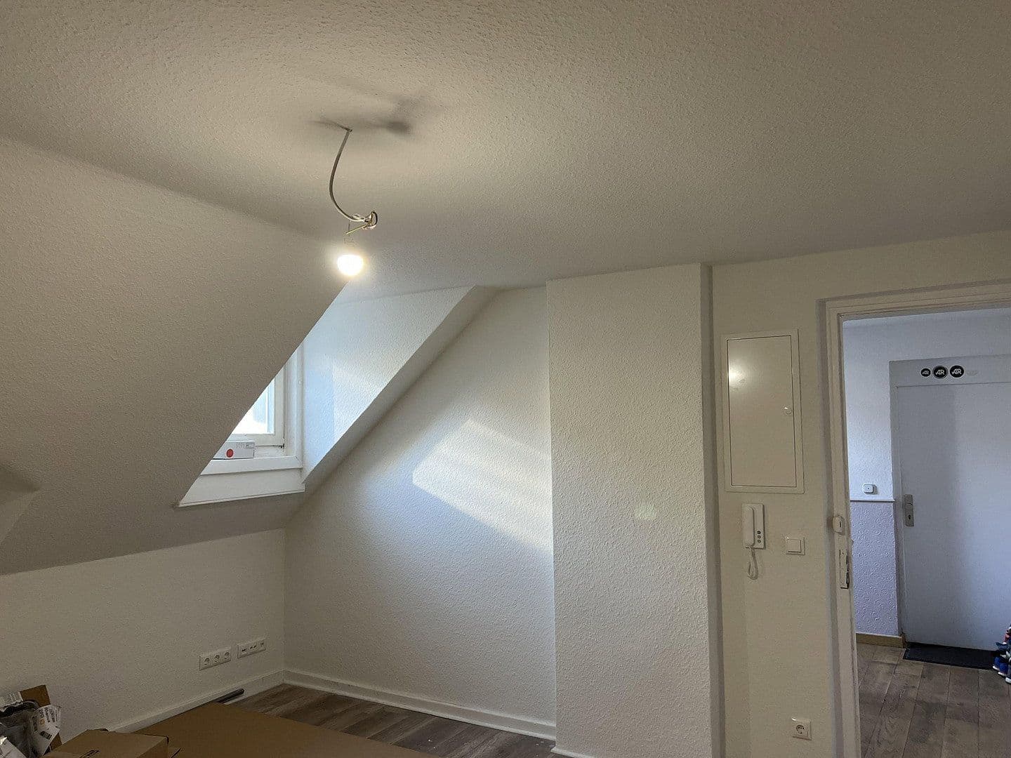 Pronájem bytu 2+1 38 m², Rauenthaler Straße 7, Wiesbaden, Hessen Pronájem bytu 2+1 38 m², Rauenthaler Straße 7, Wiesbaden, Hessen