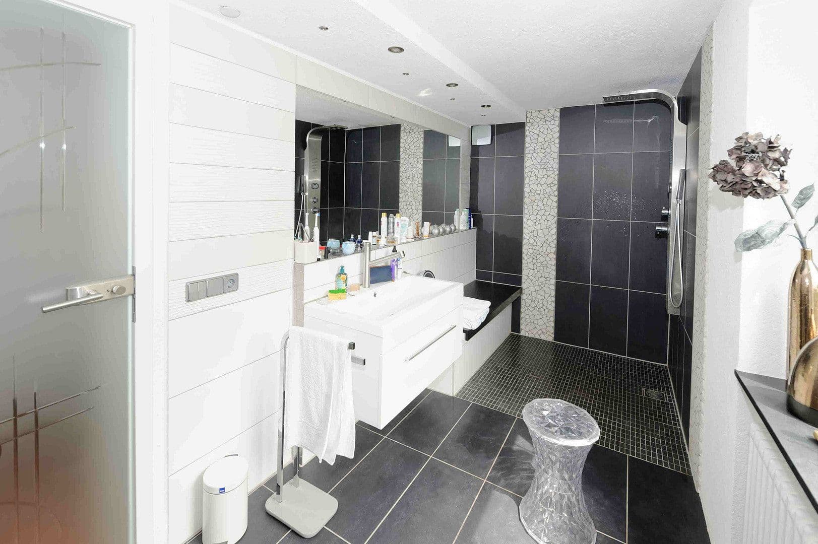 Prodej domu 232 m², pozemek 1.028 m², Wehr, Bádensko-Württembersko Prodej domu 232 m², pozemek 1.028 m², Wehr, Bádensko-Württembersko