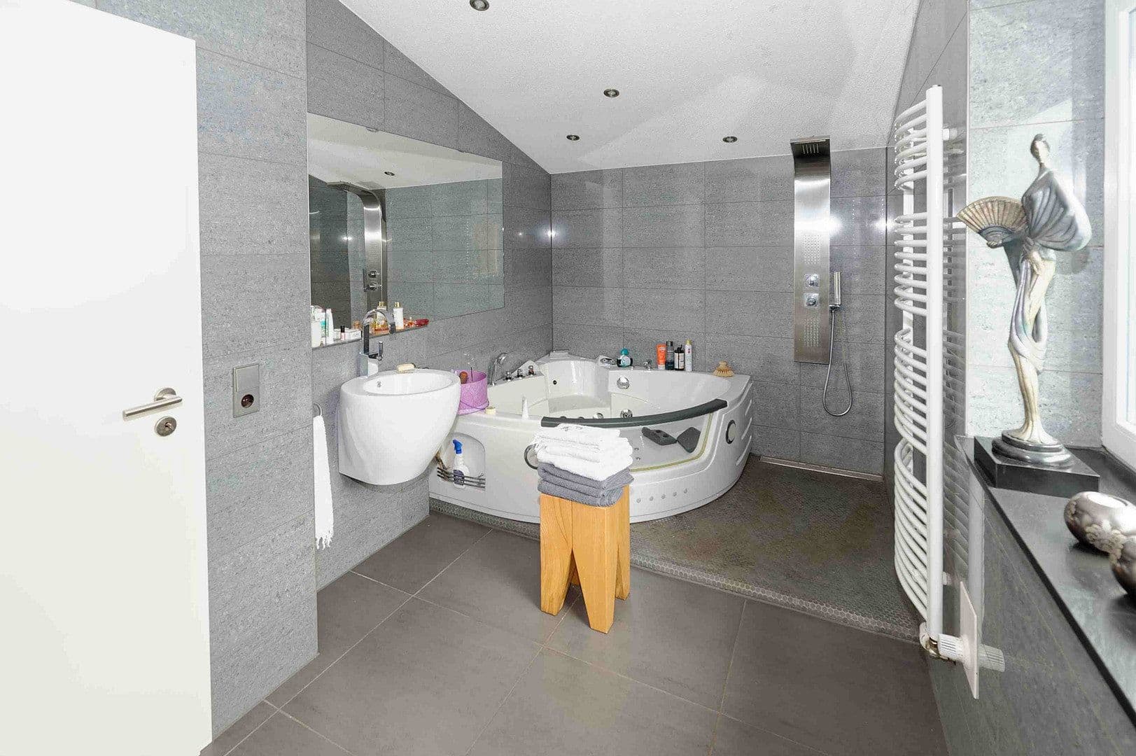 Prodej domu 232 m², pozemek 1.028 m², Wehr, Bádensko-Württembersko Prodej domu 232 m², pozemek 1.028 m², Wehr, Bádensko-Württembersko