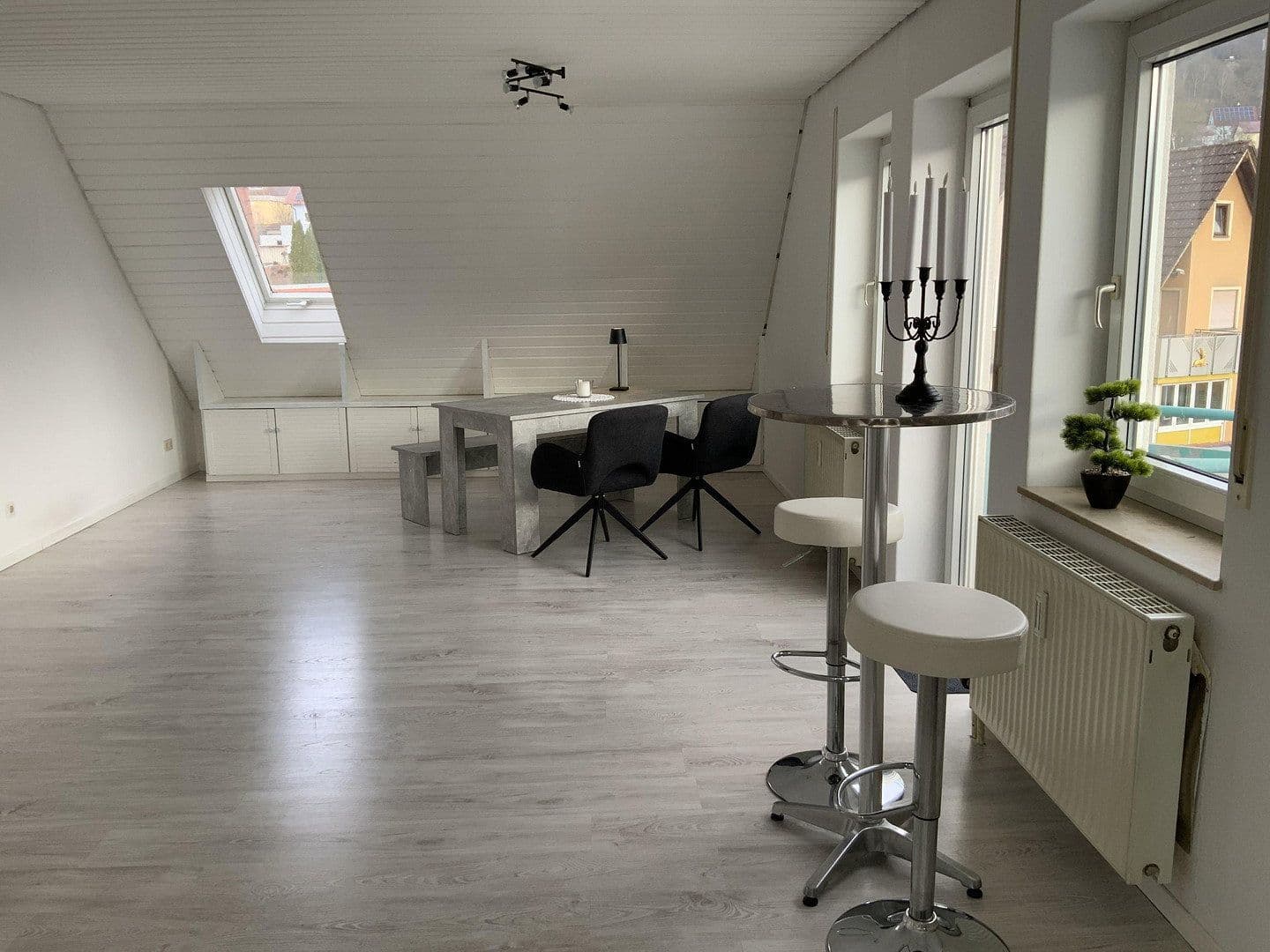 Pronájem bytu 2+1 50 m², Künzelsau, Bádensko-Württembersko Pronájem bytu 2+1 50 m², Künzelsau, Bádensko-Württembersko