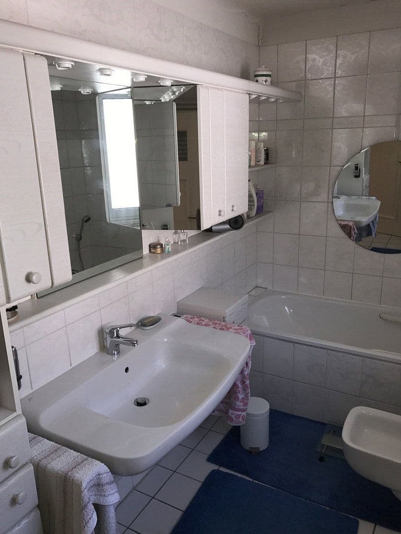 Pronájem domu 143 m², pozemek 519 m², Stuttgart, Bádensko-Württembersko Pronájem domu 143 m², pozemek 519 m², Stuttgart, Bádensko-Württembersko