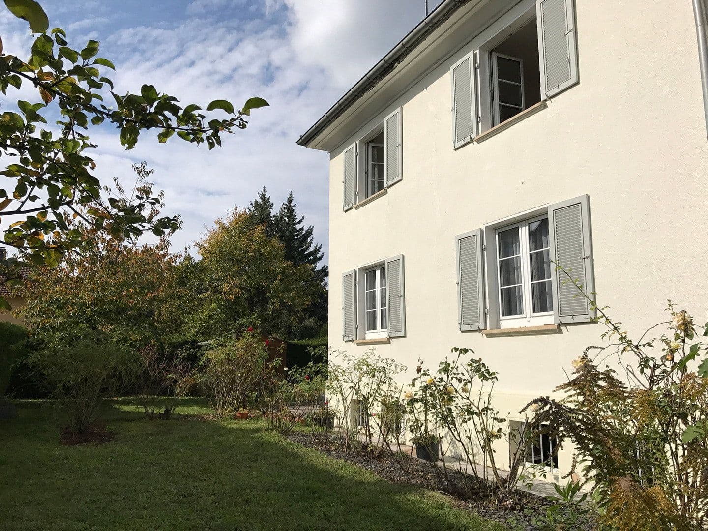 Pronájem domu 143 m², pozemek 519 m², Stuttgart, Bádensko-Württembersko Pronájem domu 143 m², pozemek 519 m², Stuttgart, Bádensko-Württembersko