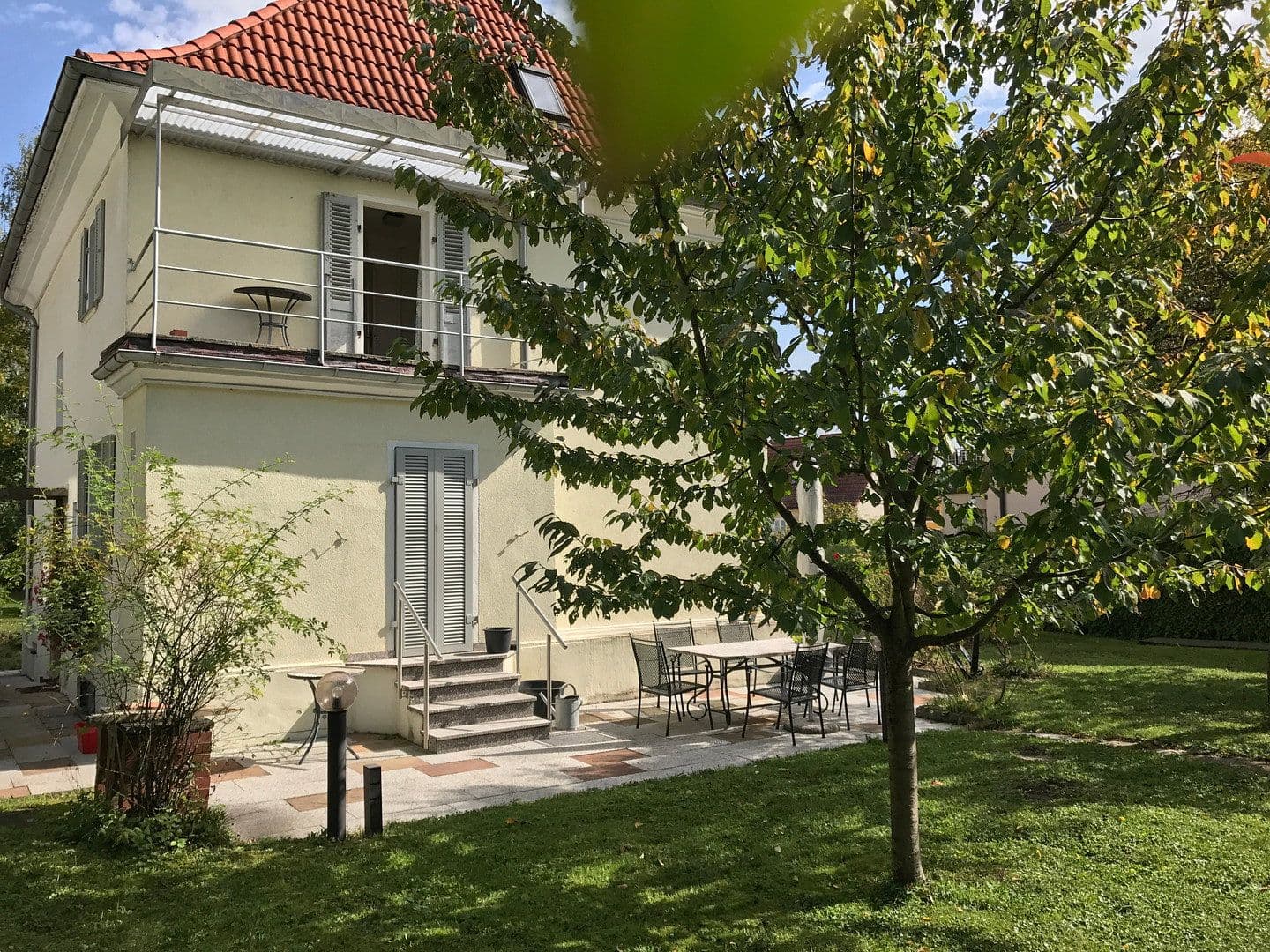 Pronájem domu 143 m², pozemek 519 m², Stuttgart, Bádensko-Württembersko Pronájem domu 143 m², pozemek 519 m², Stuttgart, Bádensko-Württembersko