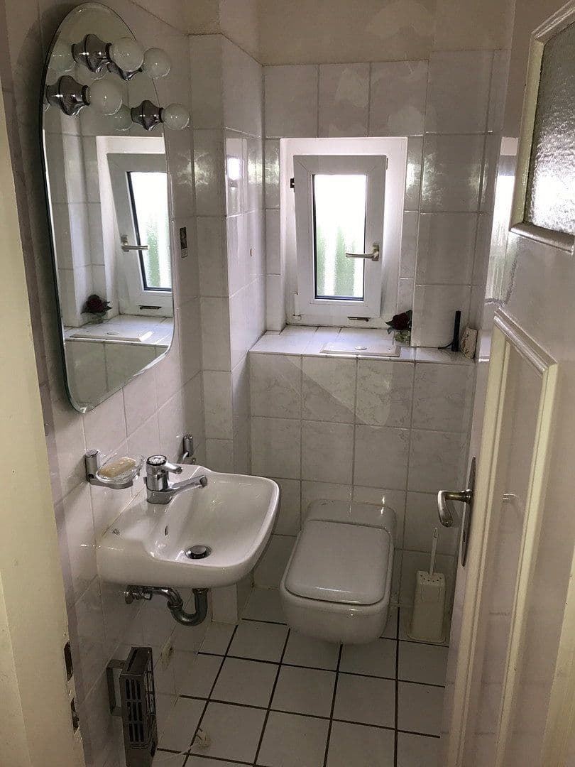 Pronájem domu 143 m², pozemek 519 m², Stuttgart, Bádensko-Württembersko Pronájem domu 143 m², pozemek 519 m², Stuttgart, Bádensko-Württembersko