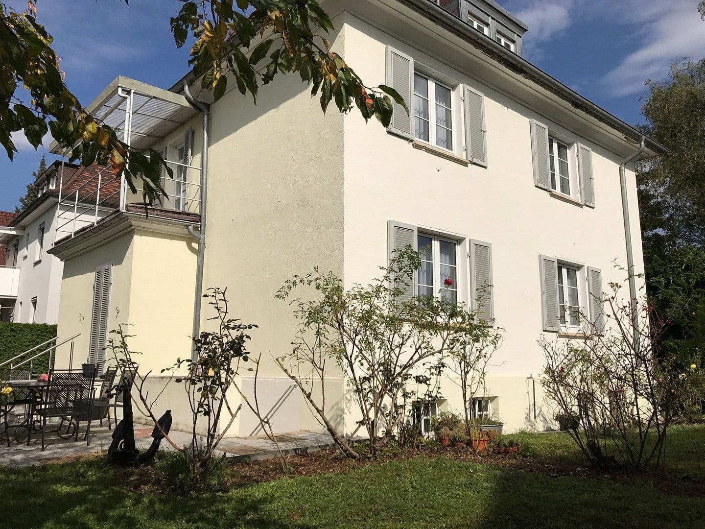 Pronájem domu 143 m², pozemek 519 m², Stuttgart, Bádensko-Württembersko Pronájem domu 143 m², pozemek 519 m², Stuttgart, Bádensko-Württembersko