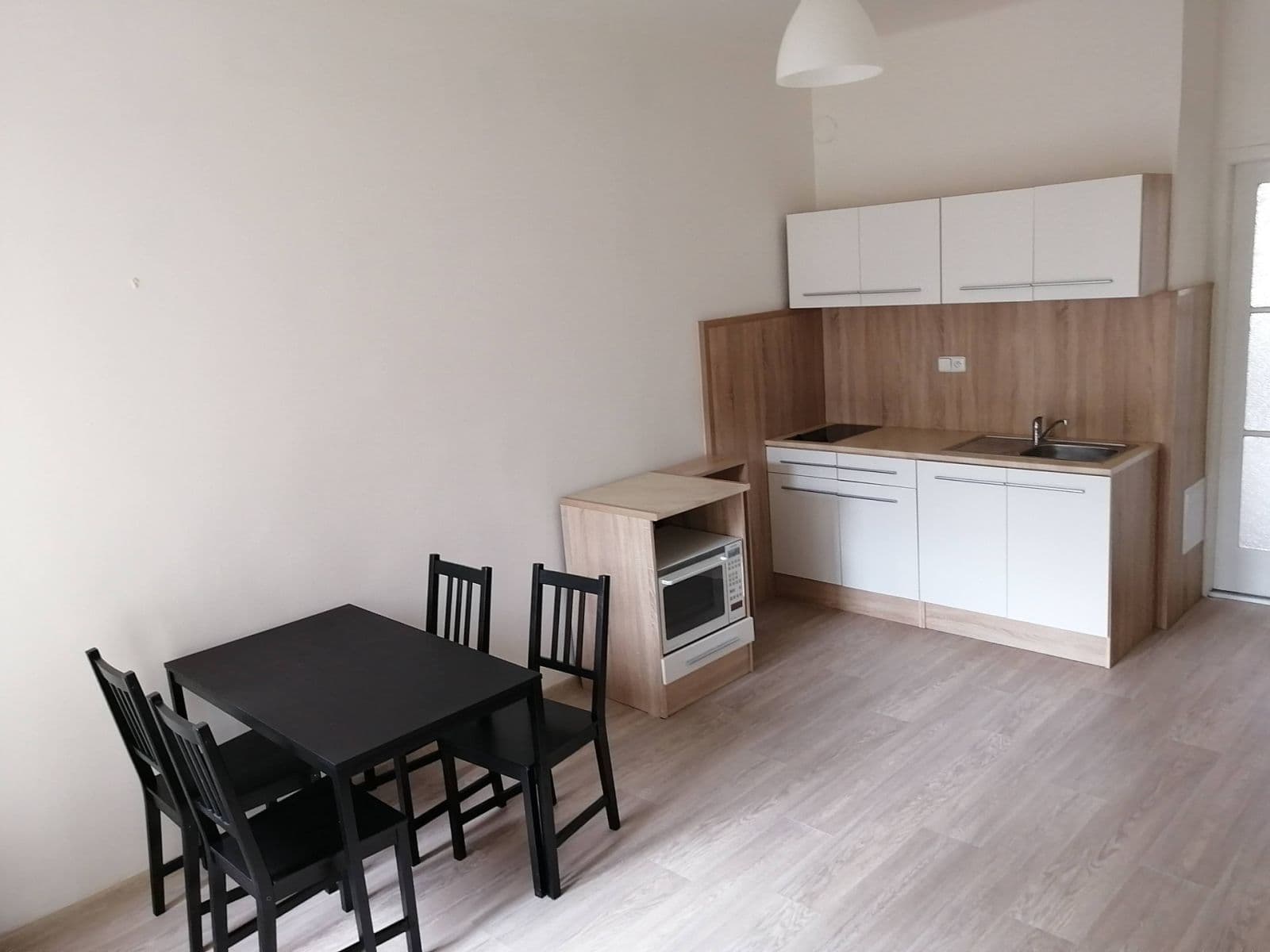 Pronájem bytu 1+1 58 m², Nerudova, Hradec Králové, Královéhradecký kraj Pronájem bytu 1+1 58 m², Nerudova, Hradec Králové, Královéhradecký kraj