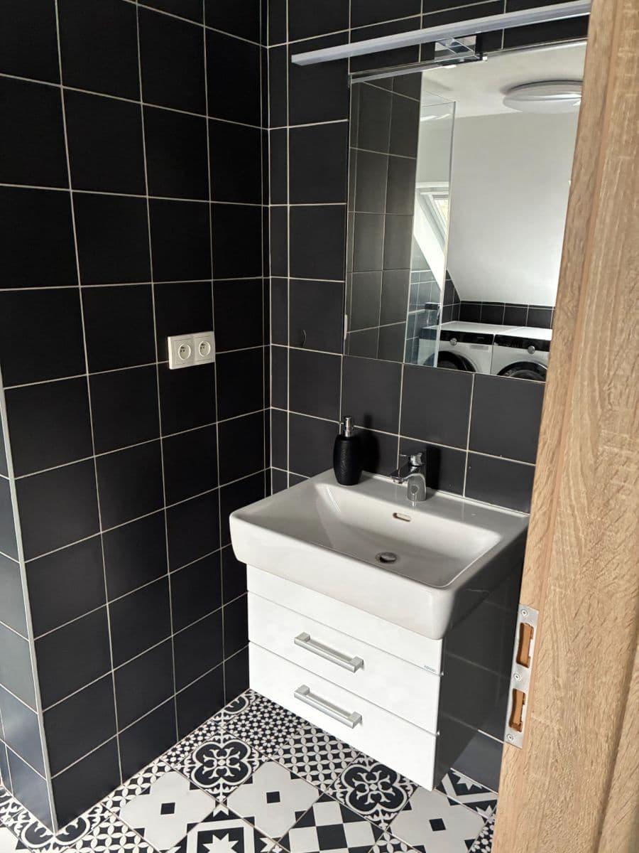 Pronájem bytu 1+kk 45 m², U Svodnice, Praha, Praha Pronájem bytu 1+kk 45 m², U Svodnice, Praha, Praha