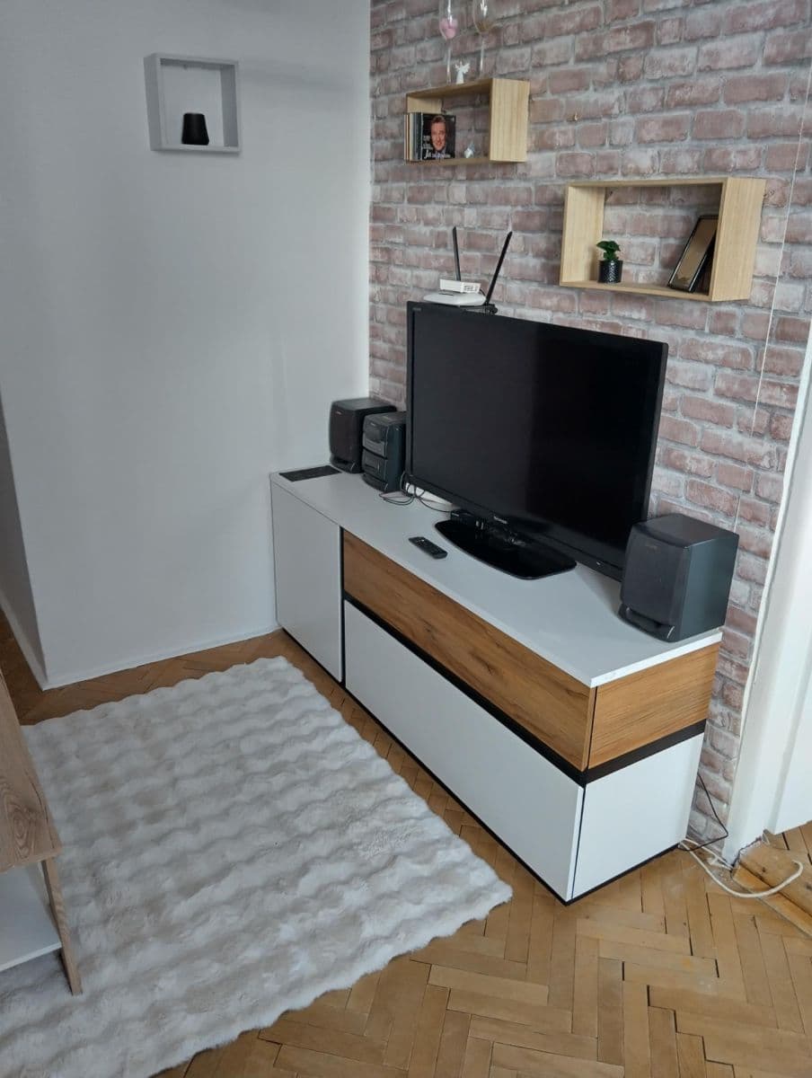 Prodej bytu 2+kk 50 m², L. M. Pařízka, České Budějovice, Jihočeský kraj Prodej bytu 2+kk 50 m², L. M. Pařízka, České Budějovice, Jihočeský kraj