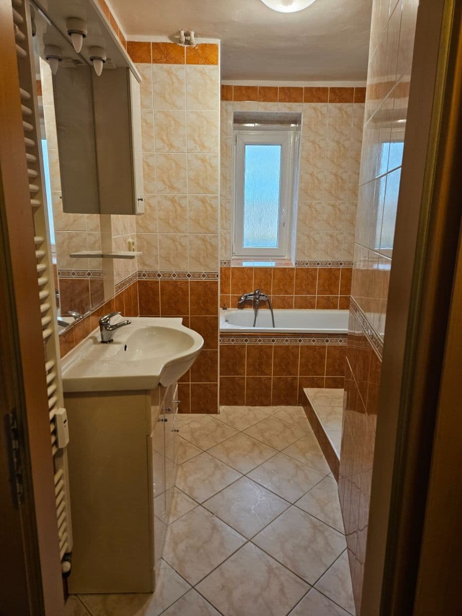 Pronájem bytu 2+1 56 m², Jilemnického, Pardubice, Pardubický kraj Pronájem bytu 2+1 56 m², Jilemnického, Pardubice, Pardubický kraj