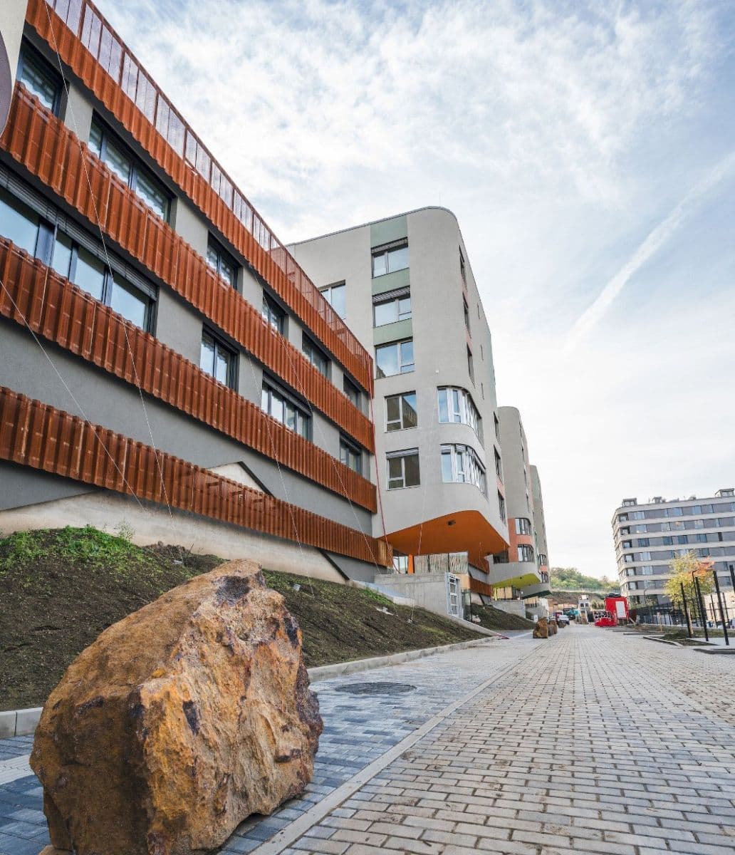 Pronájem bytu 1+kk 34 m², U Komína, Praha, Praha Pronájem bytu 1+kk 34 m², U Komína, Praha, Praha