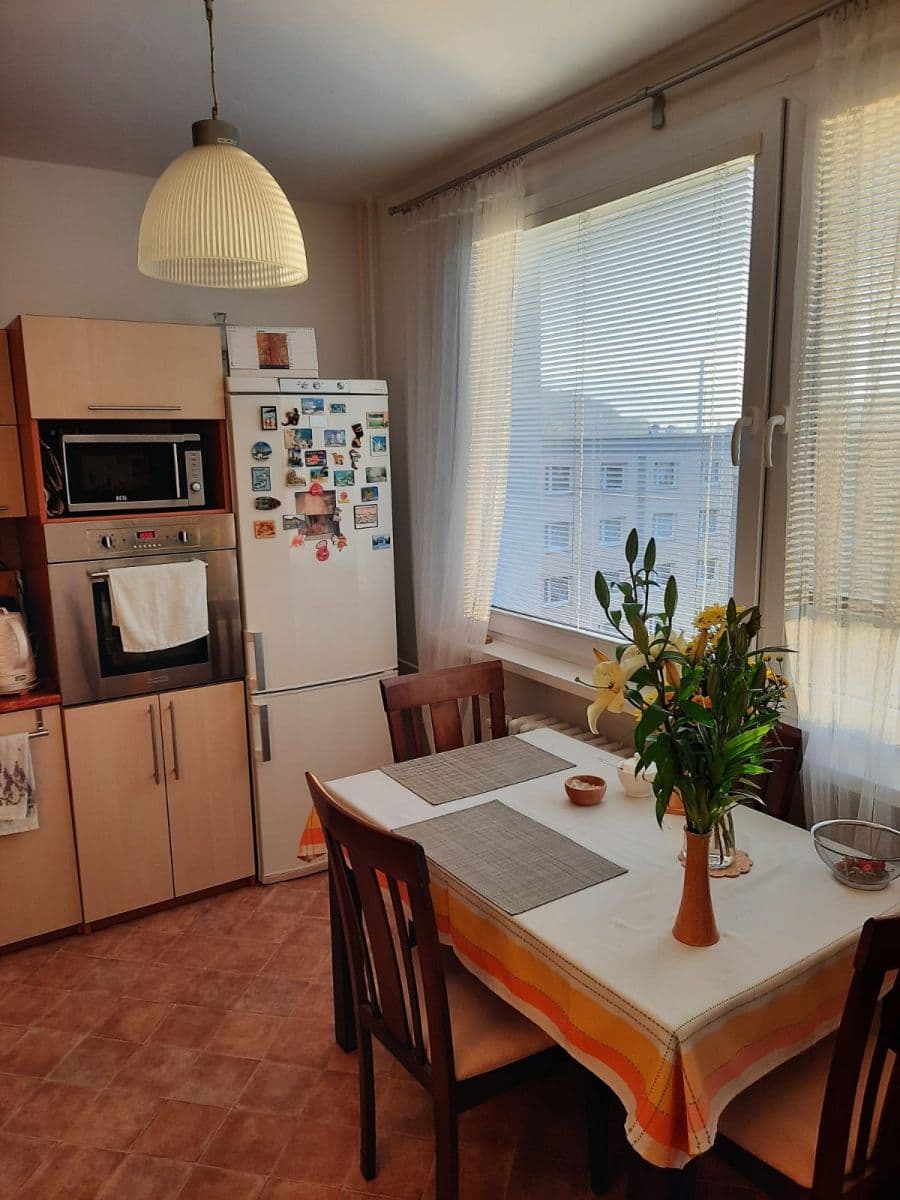 Prodej bytu 3+1 76 m², Jindřicha Plachty, Ústí nad Labem, Ústecký kraj Prodej bytu 3+1 76 m², Jindřicha Plachty, Ústí nad Labem, Ústecký kraj