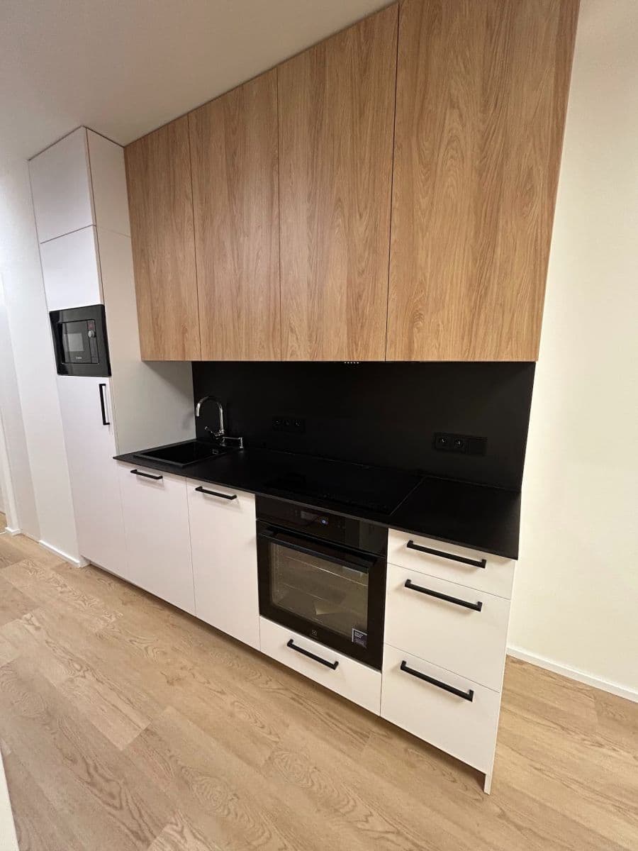 Pronájem bytu 1+kk 42 m², třída Generála Píky, Brno, Jihomoravský kraj Pronájem bytu 1+kk 42 m², třída Generála Píky, Brno, Jihomoravský kraj