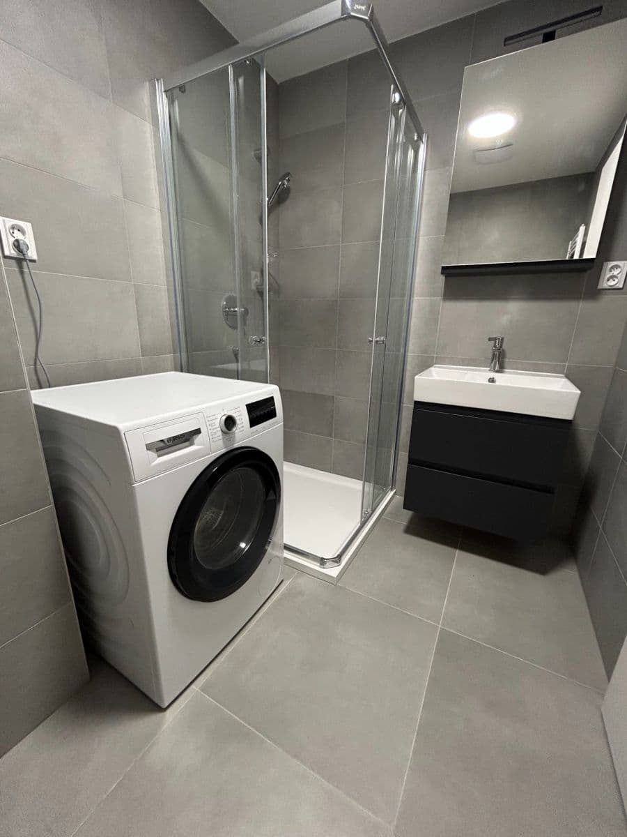 Pronájem bytu 1+kk 42 m², třída Generála Píky, Brno, Jihomoravský kraj Pronájem bytu 1+kk 42 m², třída Generála Píky, Brno, Jihomoravský kraj