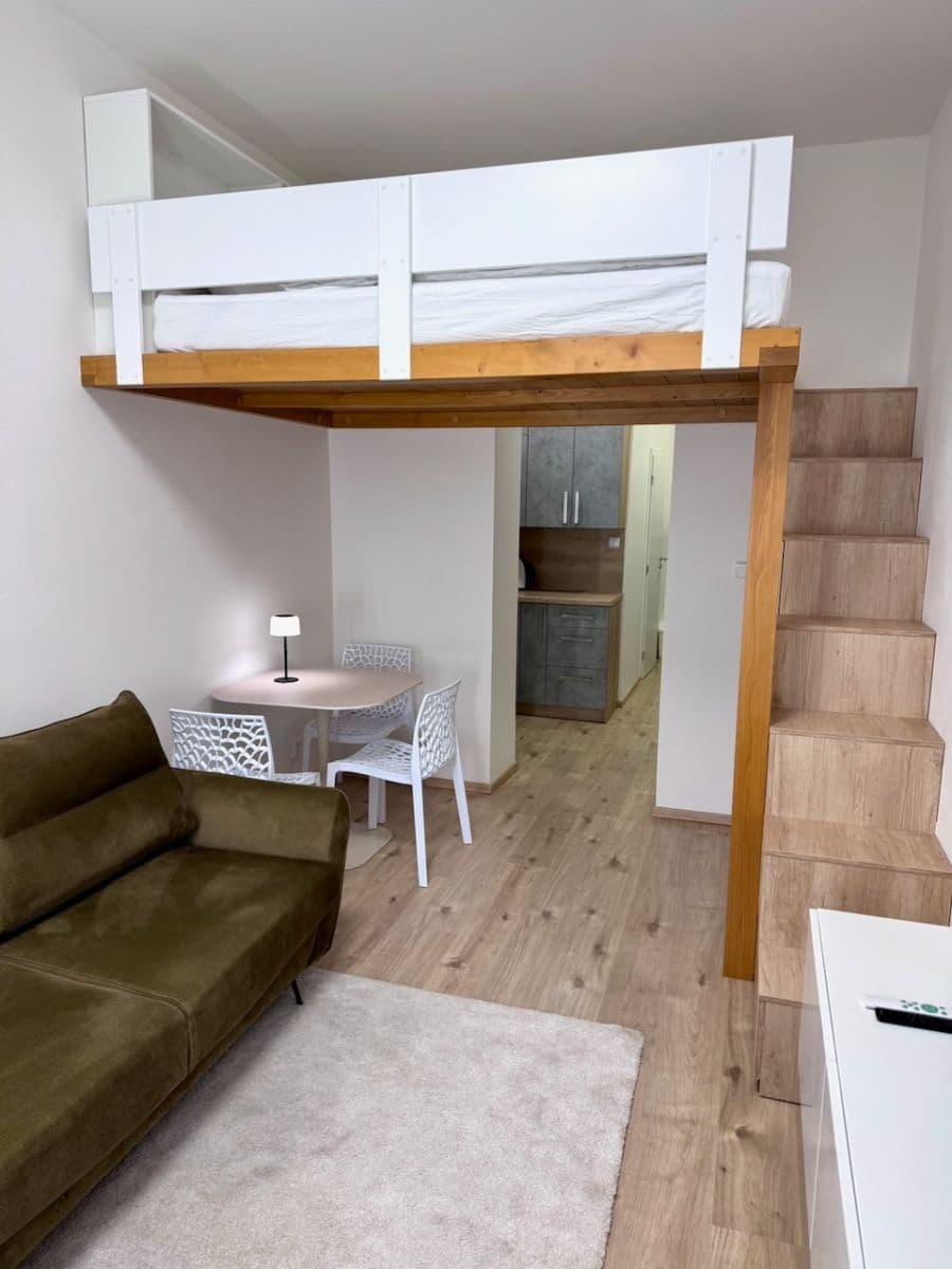 Pronájem bytu 1+kk 30 m², Kovářská, Praha, Praha Pronájem bytu 1+kk 30 m², Kovářská, Praha, Praha