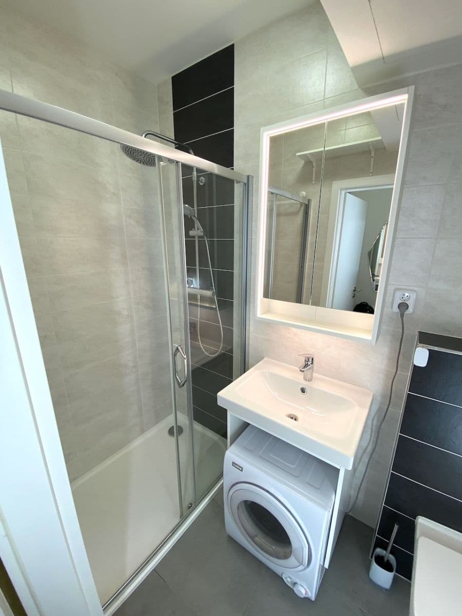 Pronájem bytu 1+kk 30 m², Kovářská, Praha, Praha Pronájem bytu 1+kk 30 m², Kovářská, Praha, Praha