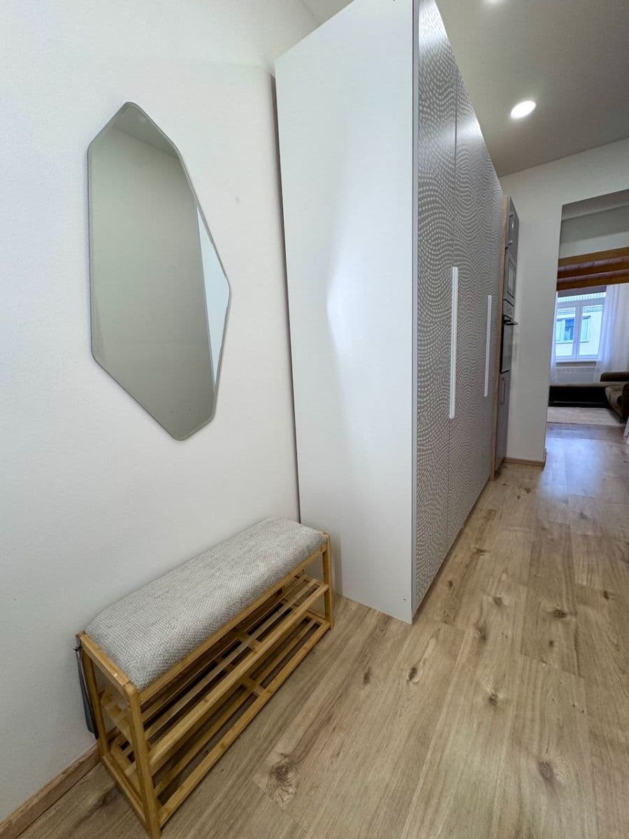 Pronájem bytu 1+kk 30 m², Kovářská, Praha, Praha Pronájem bytu 1+kk 30 m², Kovářská, Praha, Praha