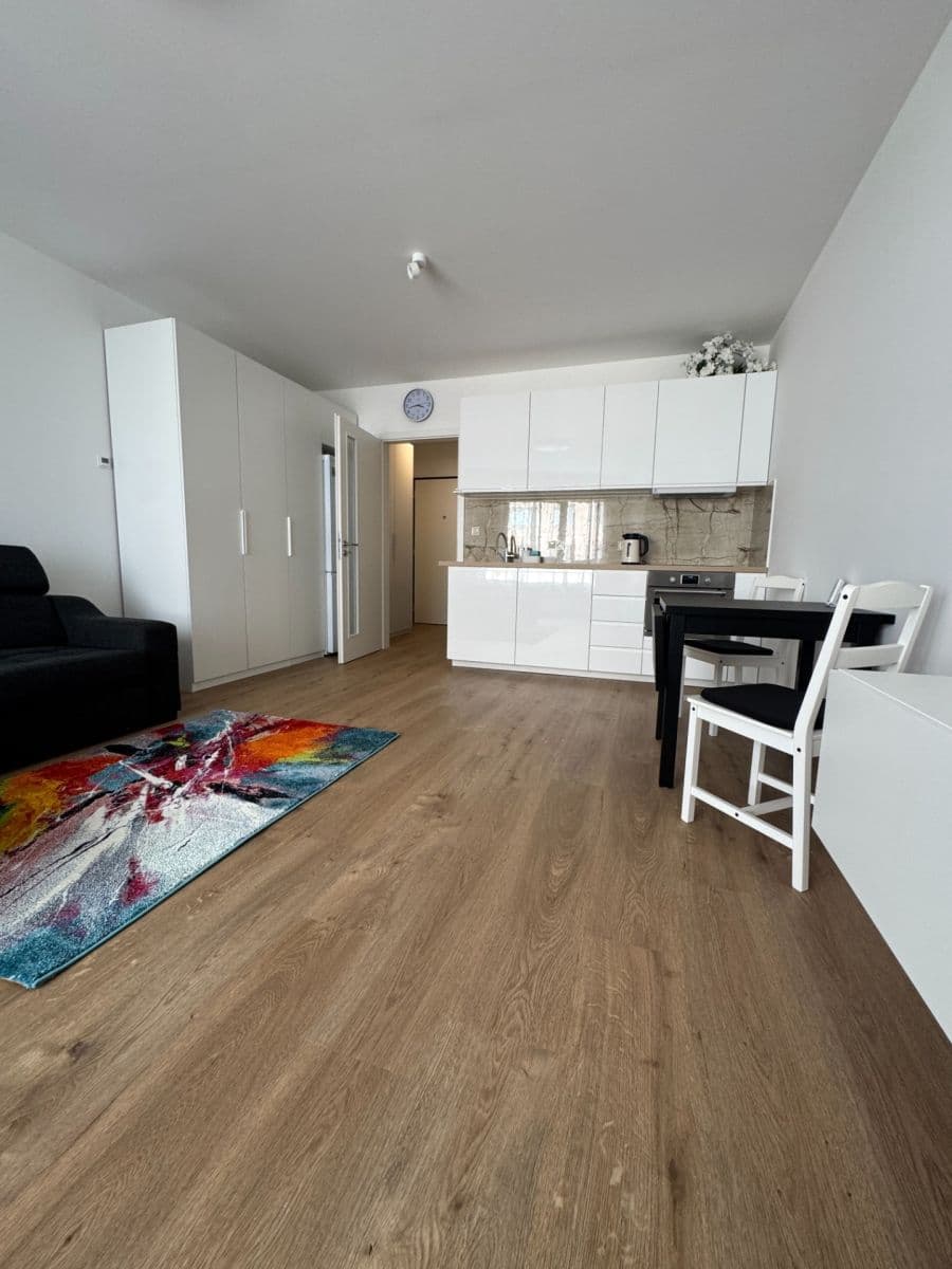 Pronájem bytu 1+kk 36 m², Milánská, Praha, Praha Pronájem bytu 1+kk 36 m², Milánská, Praha, Praha