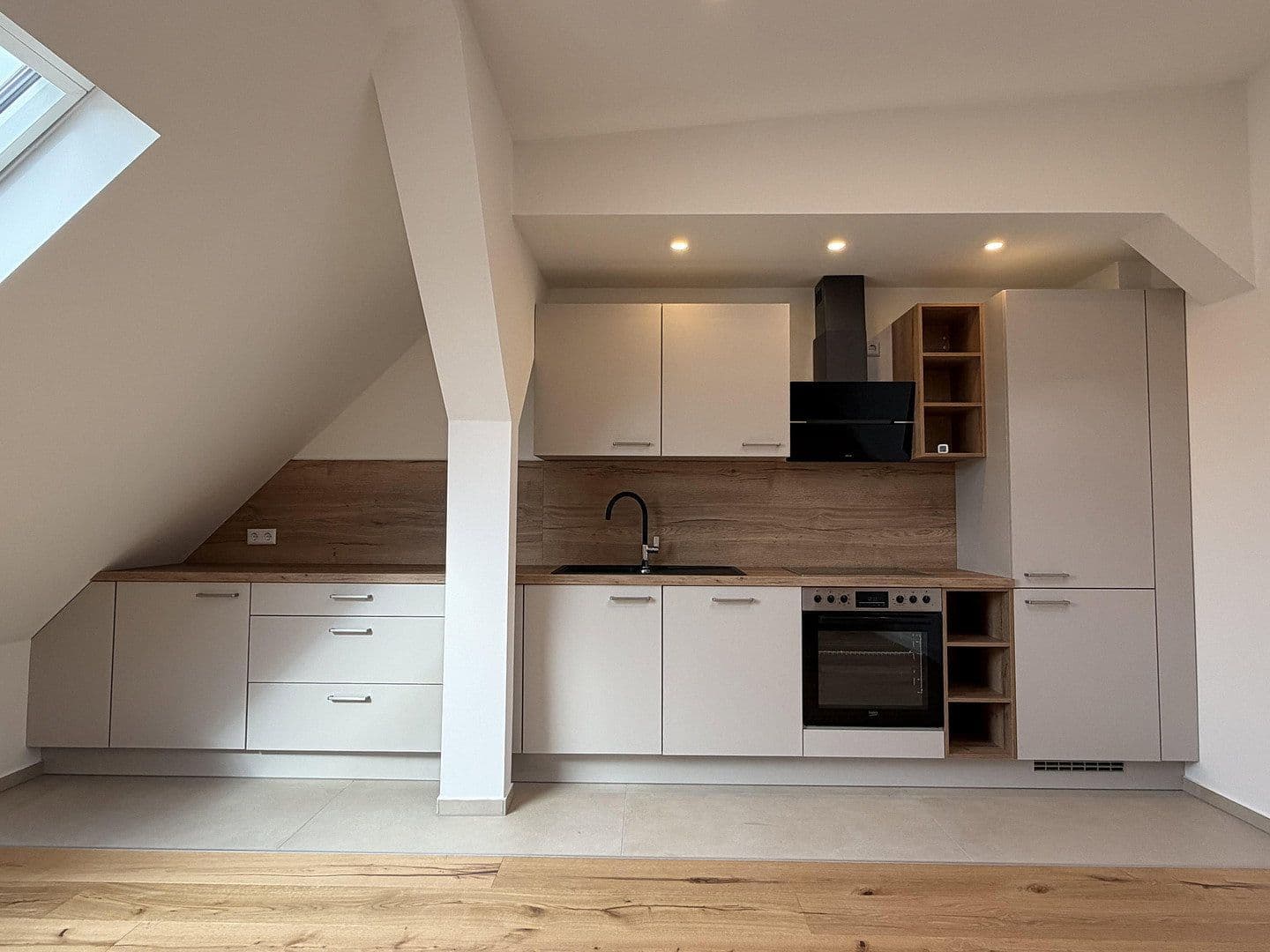 Pronájem bytu 3+1 75 m², Ebersstraße 58, Berlin, Berlín Pronájem bytu 3+1 75 m², Ebersstraße 58, Berlin, Berlín