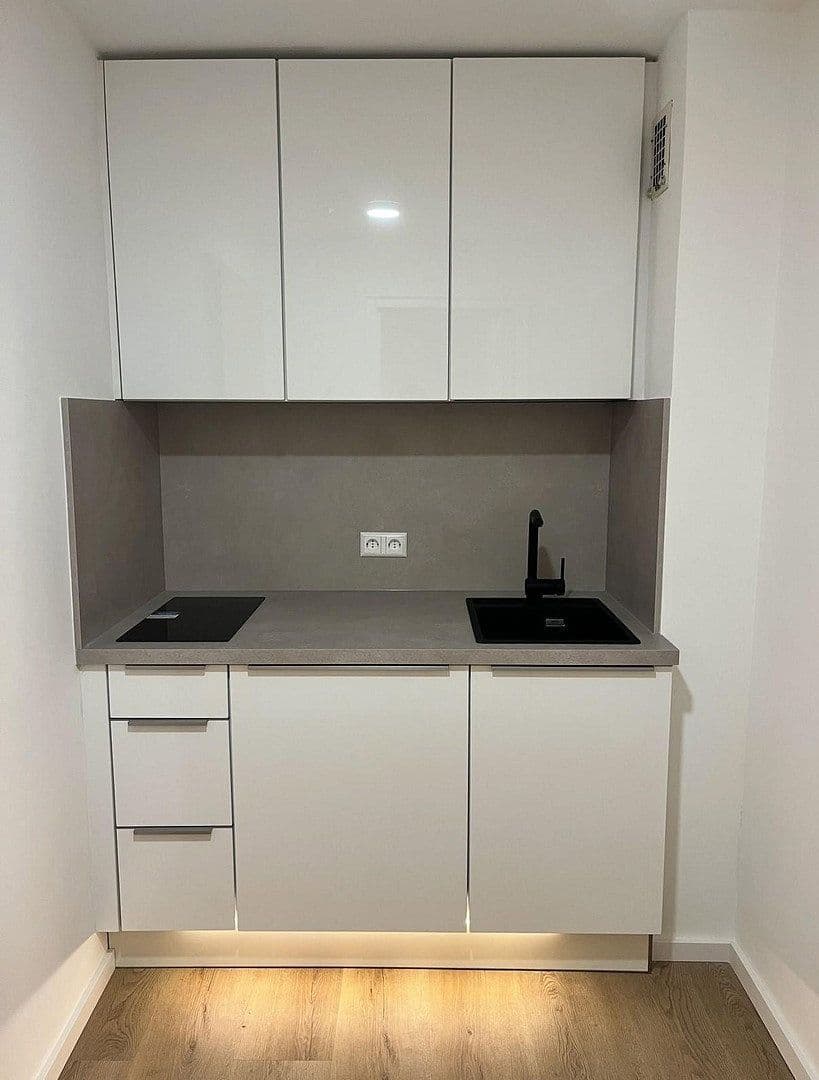 Prodej bytu 1+1 25 m², Pfullingen, Bádensko-Württembersko Prodej bytu 1+1 25 m², Pfullingen, Bádensko-Württembersko