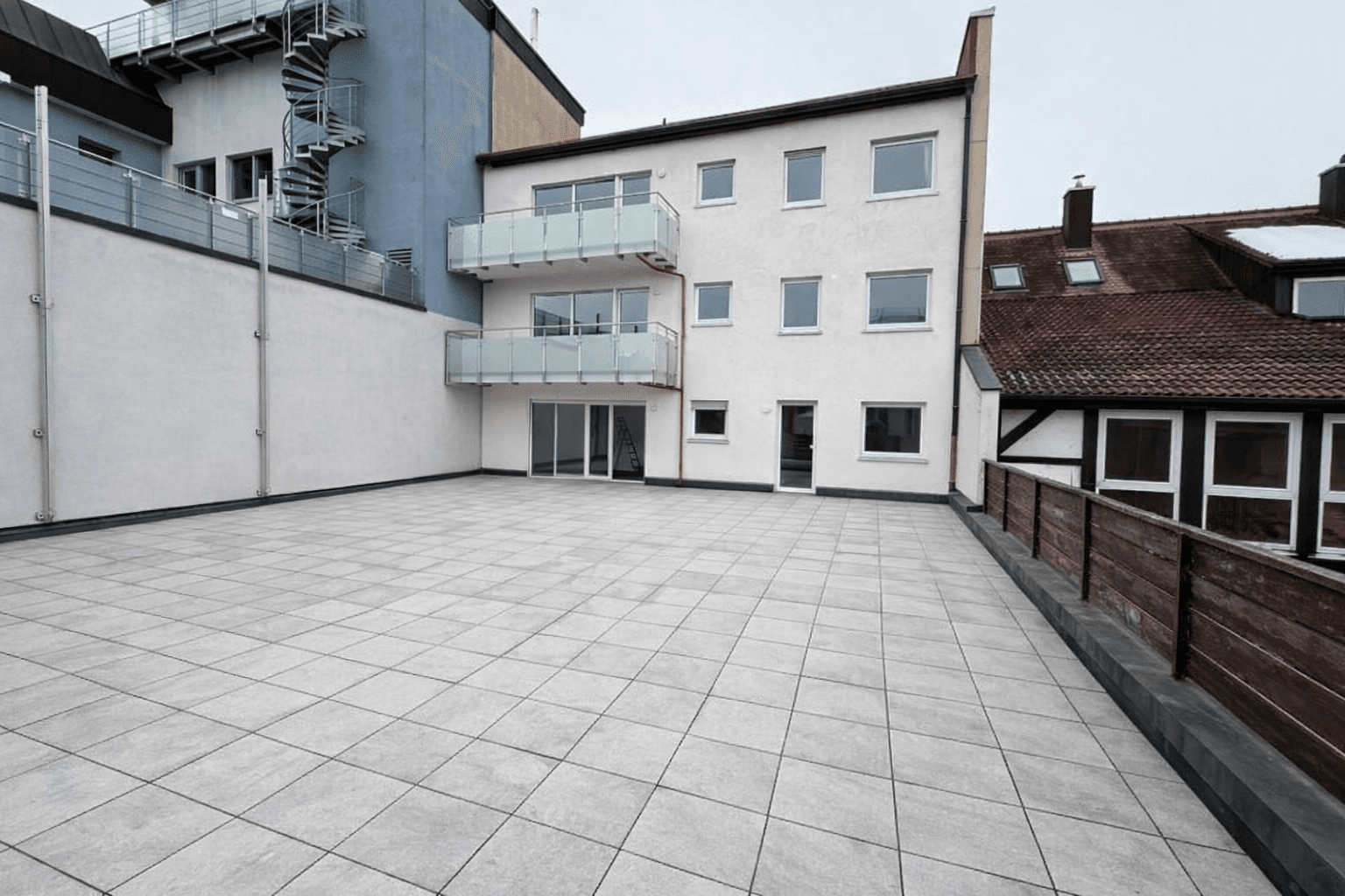 Pronájem bytu 3+1 124 m², Bahnhofstraße 4, Neustadt an der Aisch, Bavorsko Pronájem bytu 3+1 124 m², Bahnhofstraße 4, Neustadt an der Aisch, Bavorsko