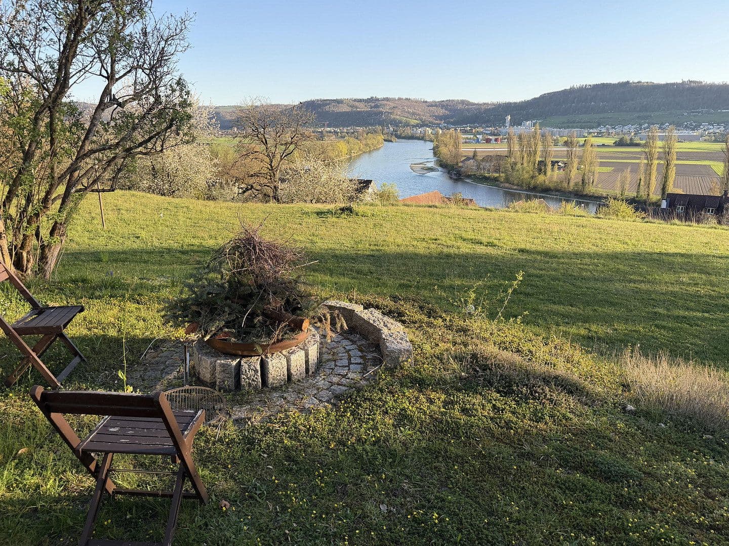 Pronájem domu 240 m², pozemek 3.000 m², Küssaberg, Bádensko-Württembersko Pronájem domu 240 m², pozemek 3.000 m², Küssaberg, Bádensko-Württembersko