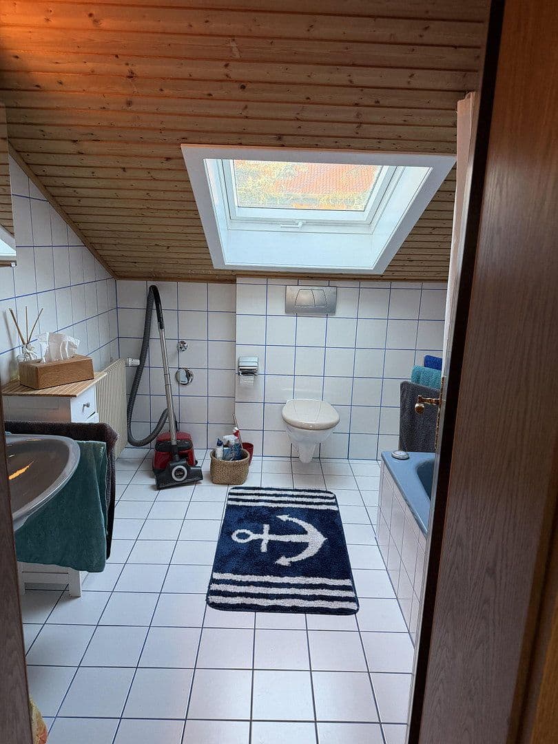 Pronájem domu 240 m², pozemek 3.000 m², Küssaberg, Bádensko-Württembersko Pronájem domu 240 m², pozemek 3.000 m², Küssaberg, Bádensko-Württembersko