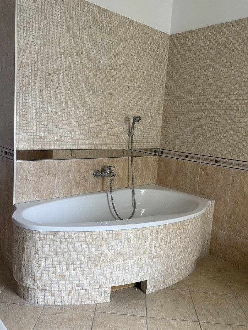 Prodej bytu 3+1 104 m², Fritz-Reuter-Straße 10, Berlin, Berlín Prodej bytu 3+1 104 m², Fritz-Reuter-Straße 10, Berlin, Berlín