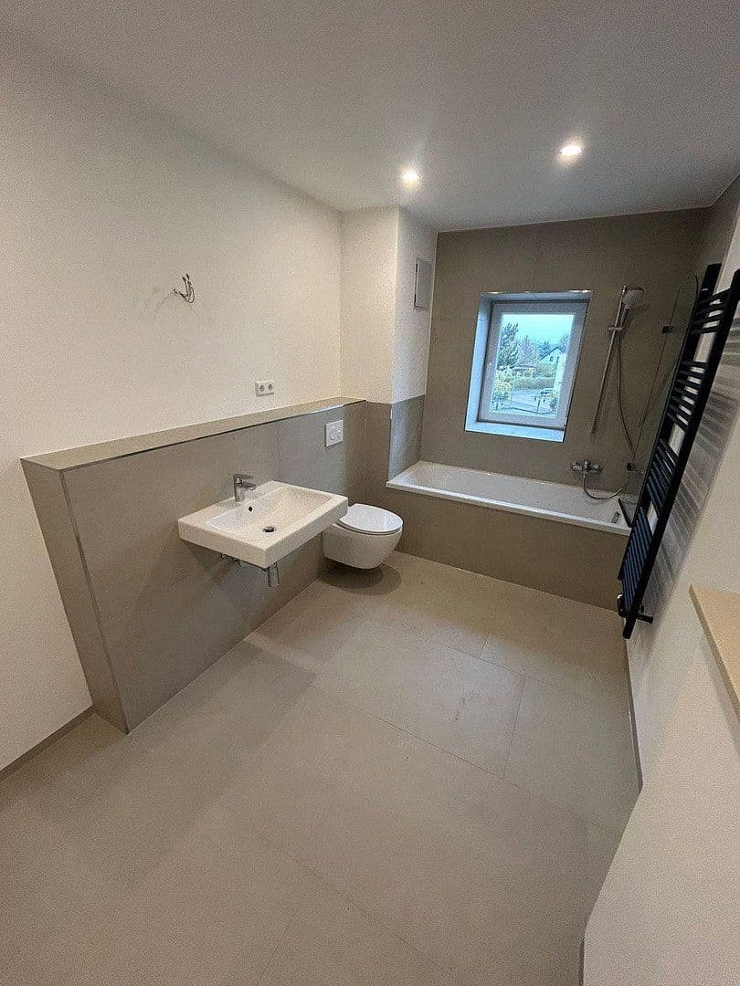 Pronájem bytu 3+1 84 m², Chemnitzer Str. 72, Meerane, Sasko Pronájem bytu 3+1 84 m², Chemnitzer Str. 72, Meerane, Sasko