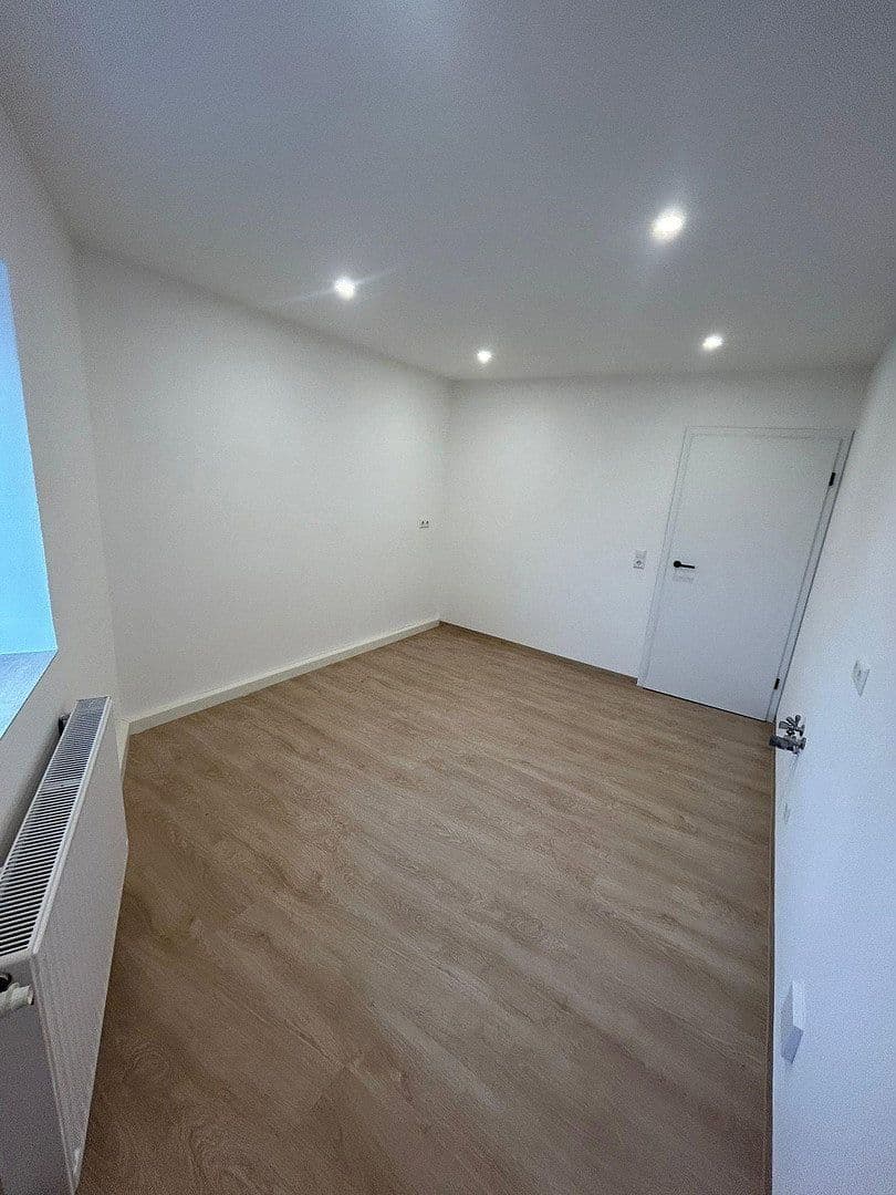 Pronájem bytu 3+1 84 m², Chemnitzer Str. 72, Meerane, Sasko Pronájem bytu 3+1 84 m², Chemnitzer Str. 72, Meerane, Sasko