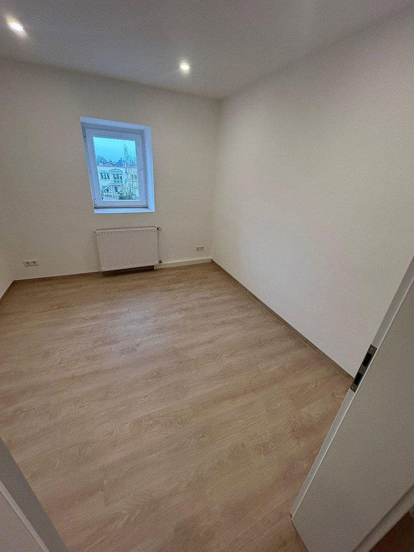 Pronájem bytu 3+1 84 m², Chemnitzer Str. 72, Meerane, Sasko Pronájem bytu 3+1 84 m², Chemnitzer Str. 72, Meerane, Sasko