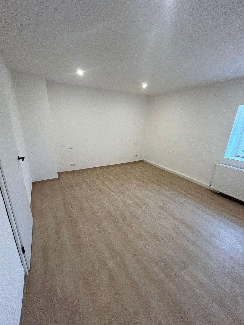 Pronájem bytu 3+1 84 m², Chemnitzer Str. 72, Meerane, Sasko Pronájem bytu 3+1 84 m², Chemnitzer Str. 72, Meerane, Sasko