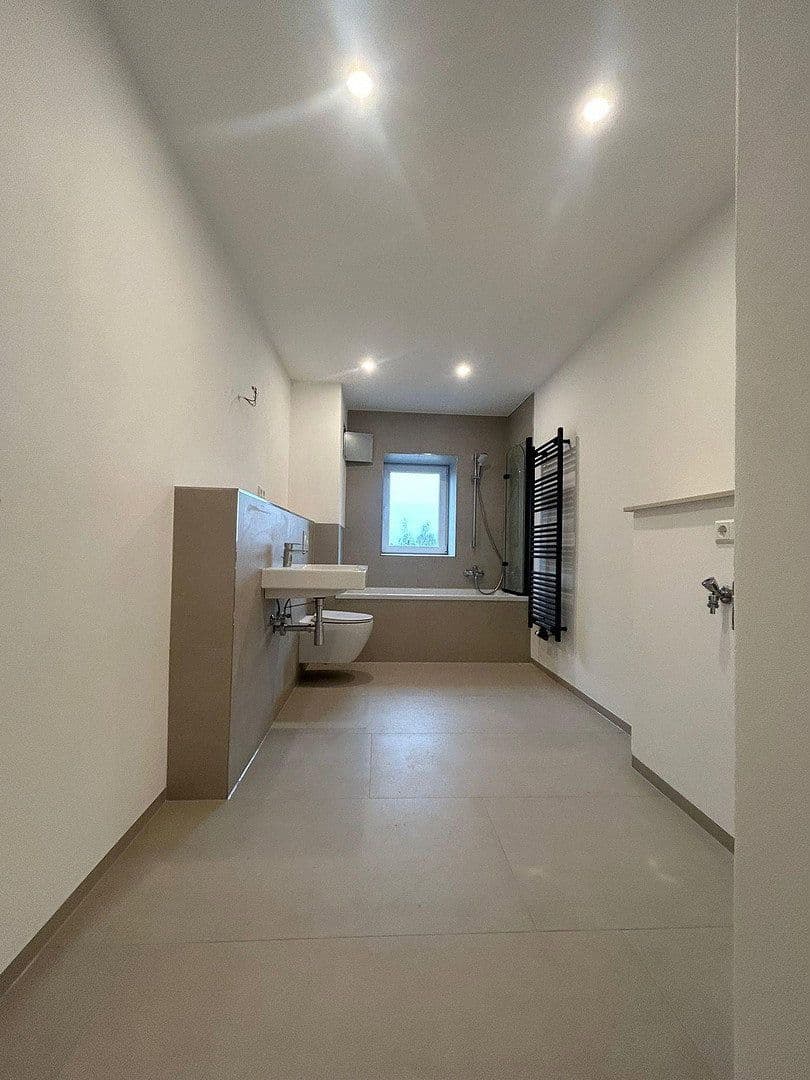 Pronájem bytu 3+1 84 m², Chemnitzer Str. 72, Meerane, Sasko Pronájem bytu 3+1 84 m², Chemnitzer Str. 72, Meerane, Sasko